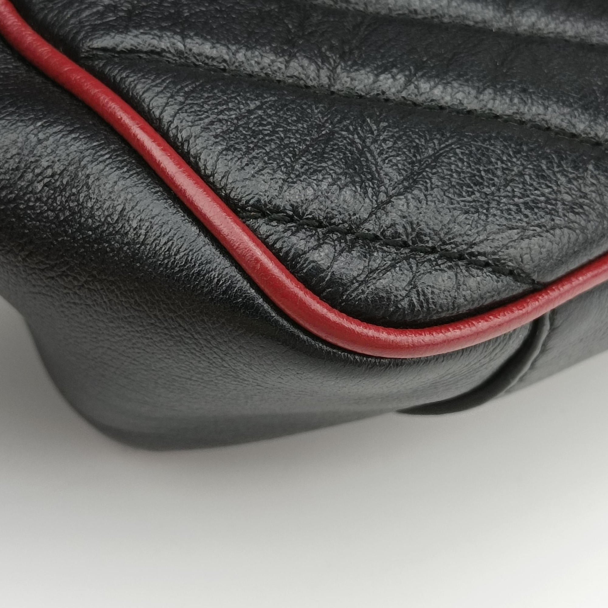 Pre-owned Gucci GG Marmont Black×red Leather 443497 shoulderbag | stylenewstar