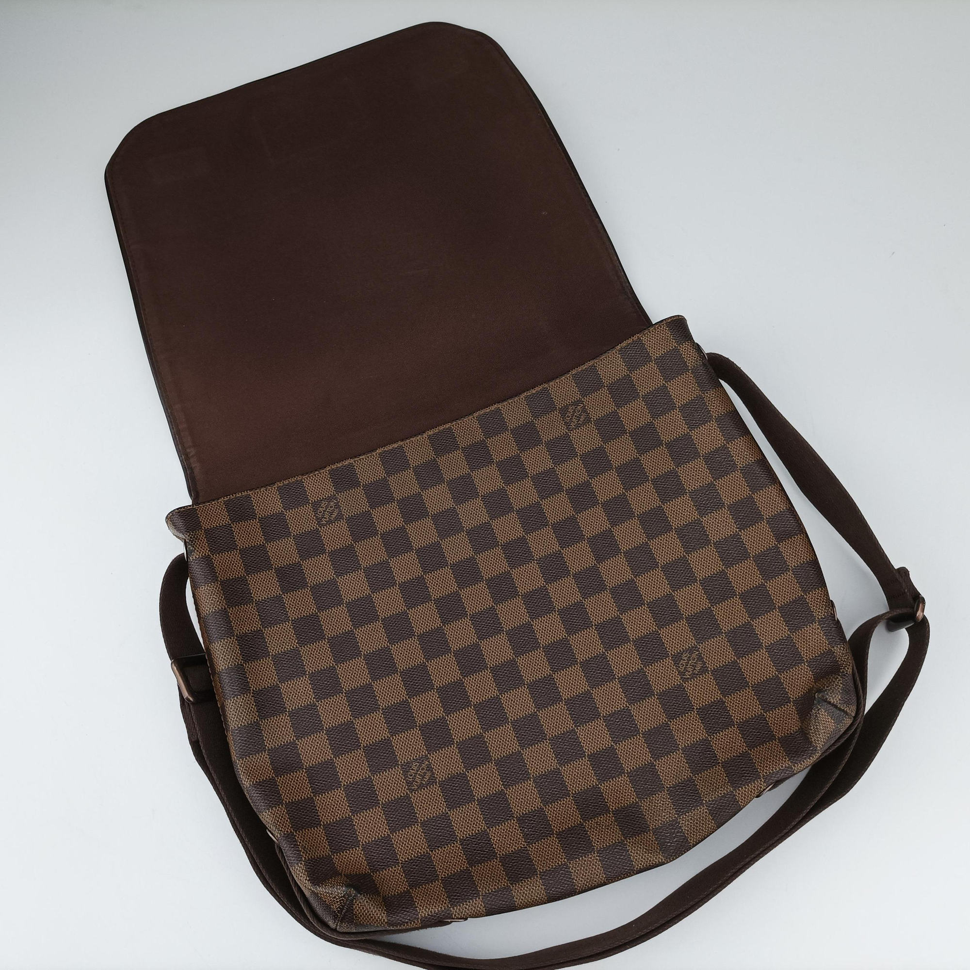 Pre-owned Louis Vuitton District MM EBENE Damier Canvas N41212 shoulderbag | stylenewstar