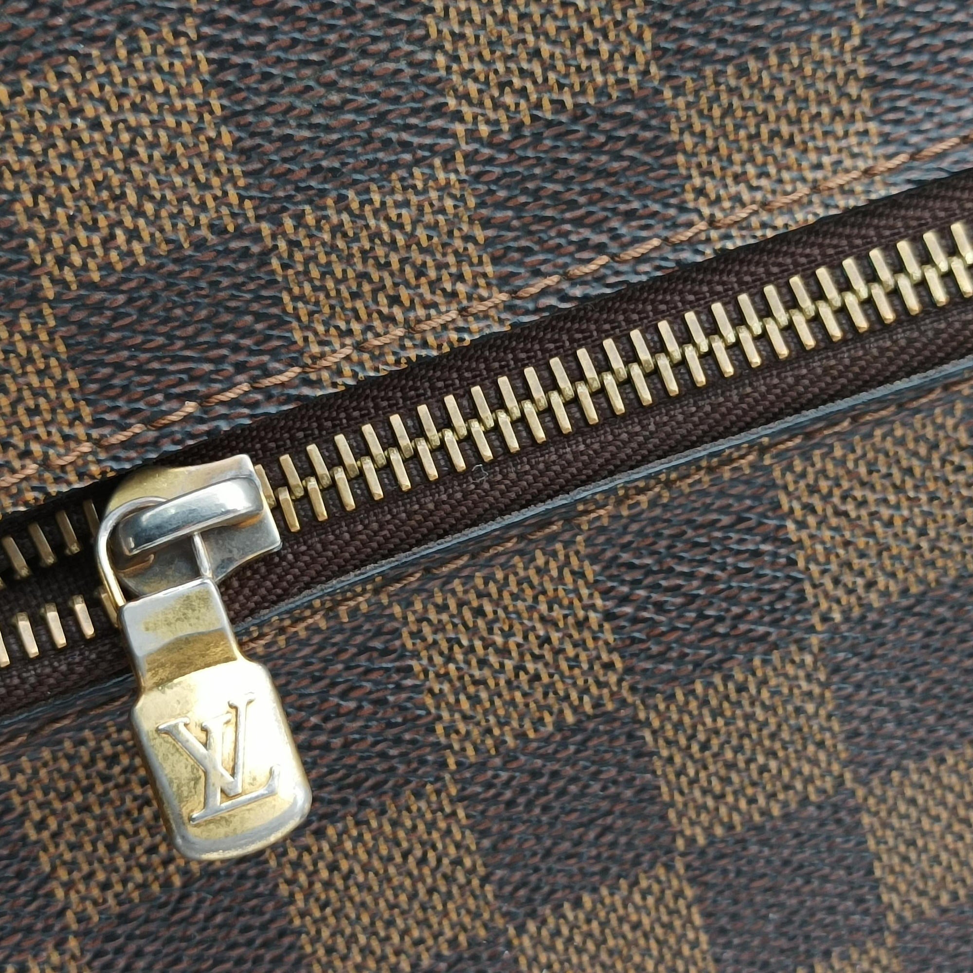 Pre-owned Louis Vuitton District MM EBENE Damier Canvas N41212 shoulderbag | stylenewstar