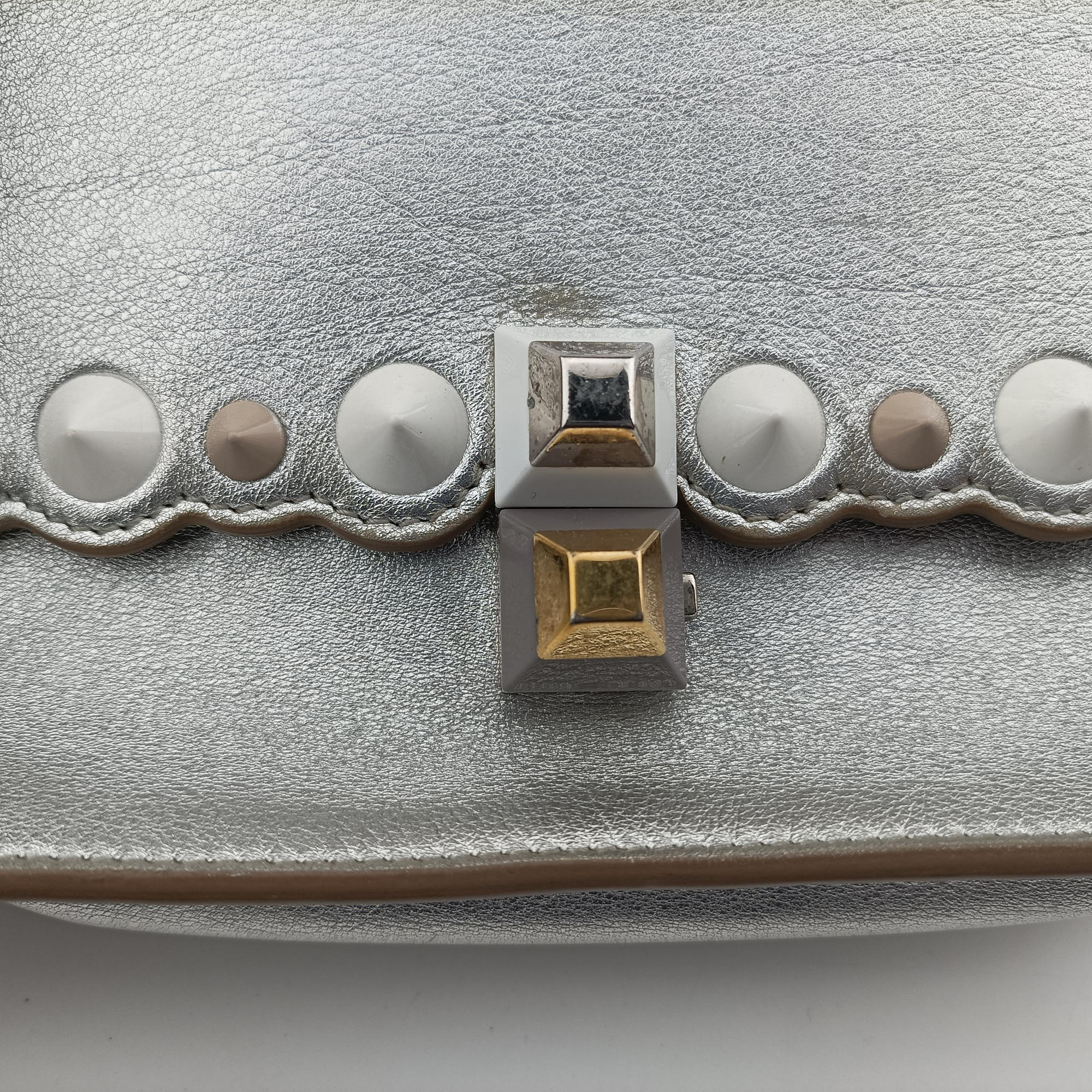 Pre-owned Fendi studded Kan I Silver Leather 8M0381 shoulderbag | stylenewstar