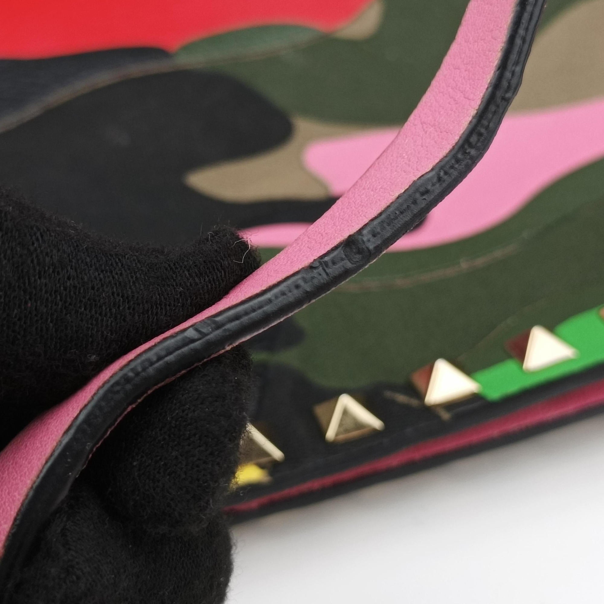 Pre-owned Valentino Rockstud camouflage Multicolour Canvas × Leather  shoulderbag | stylenewstar