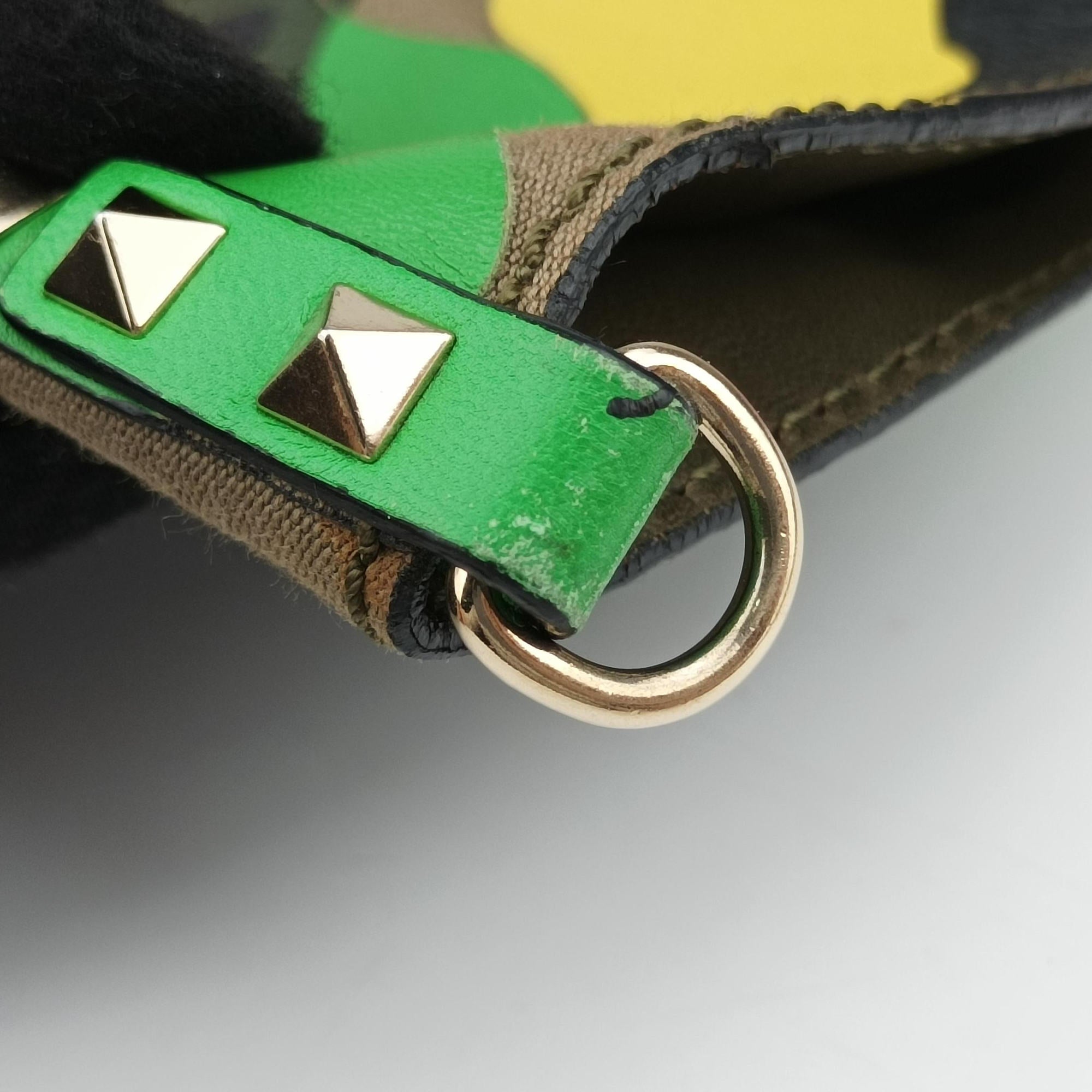 Pre-owned Valentino Rockstud camouflage Multicolour Canvas × Leather  shoulderbag | stylenewstar