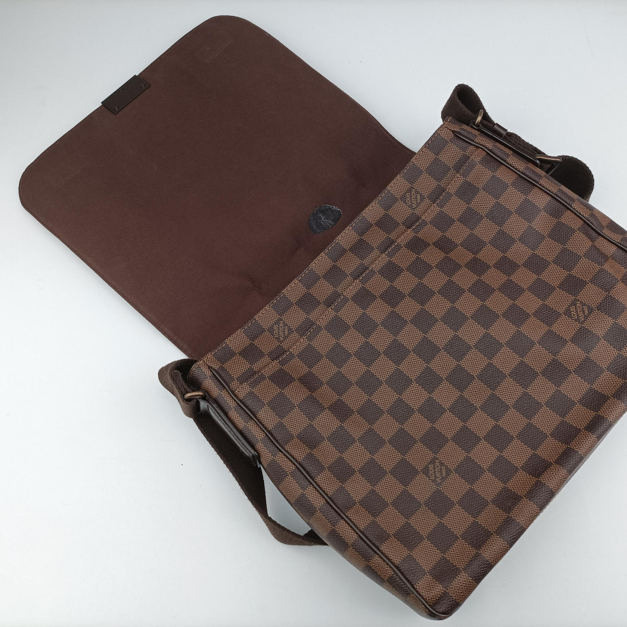 Vintage Louis Vuitton District MM EBENE Damier Canvas N41212 shoulderbag | stylenewstar