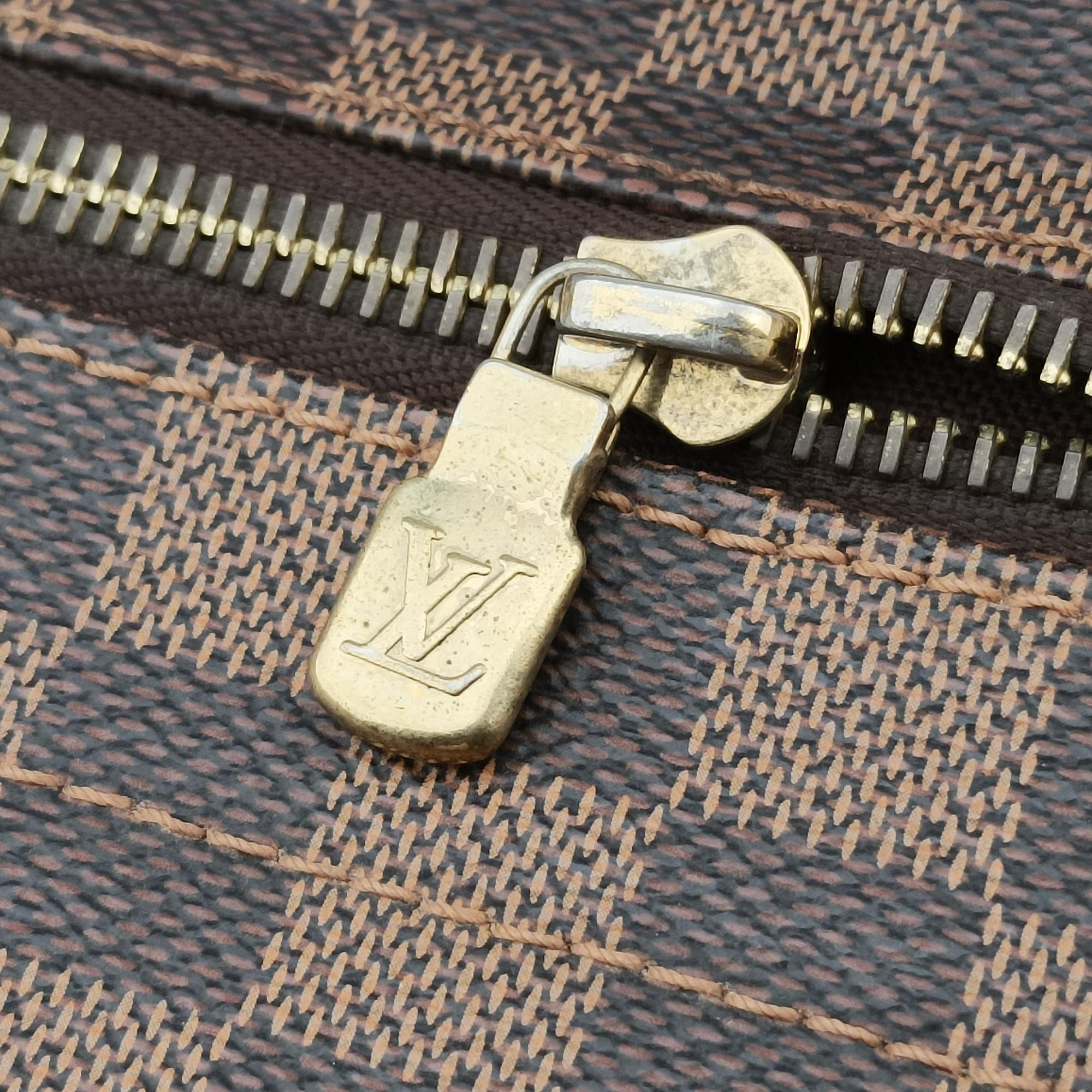 Vintage Louis Vuitton District MM EBENE Damier Canvas N41212 shoulderbag | stylenewstar