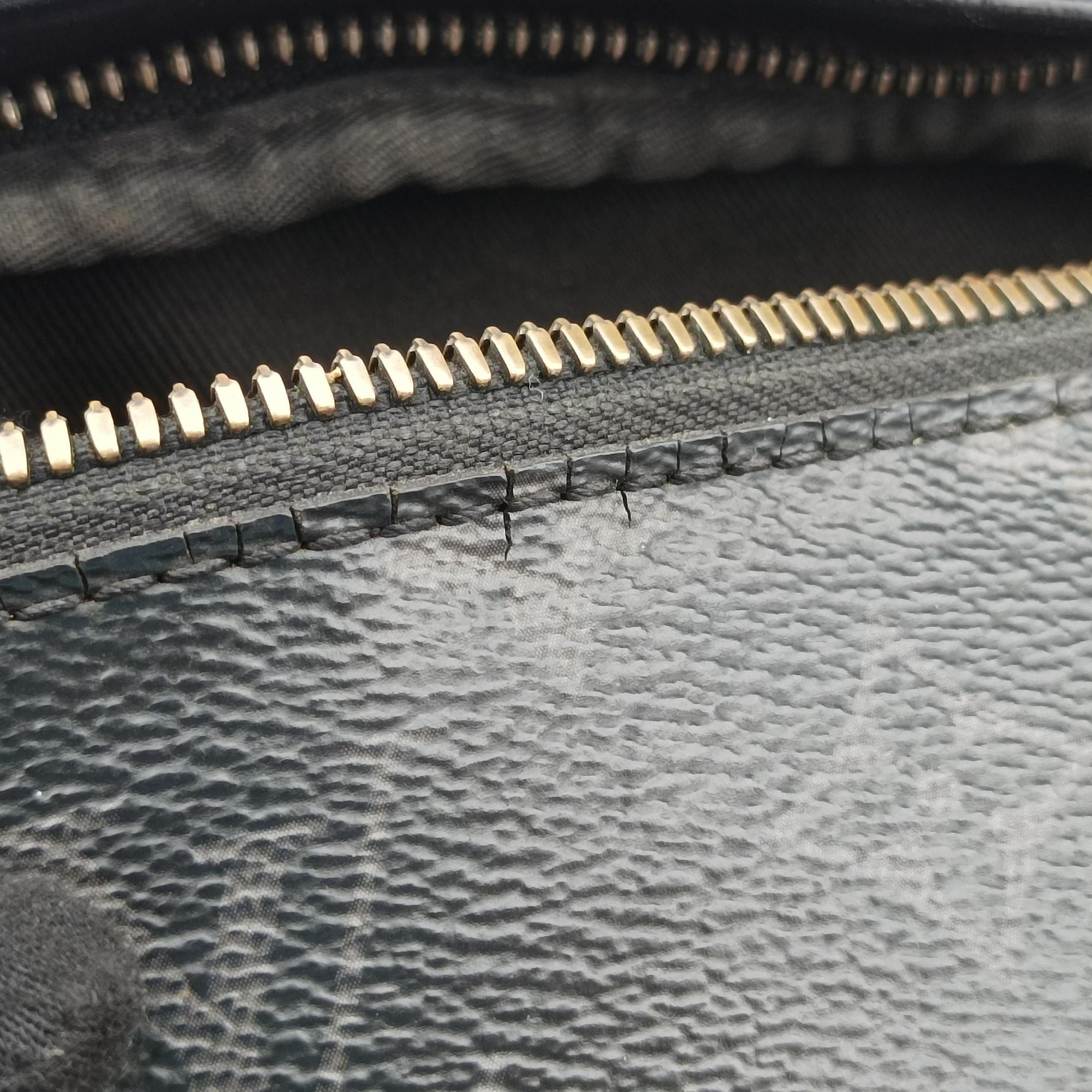 Secondhand Louis Vuitton Discovery Bum Bag Black Monogram eclipse M44336 bum bag/waist bag | stylenewstar