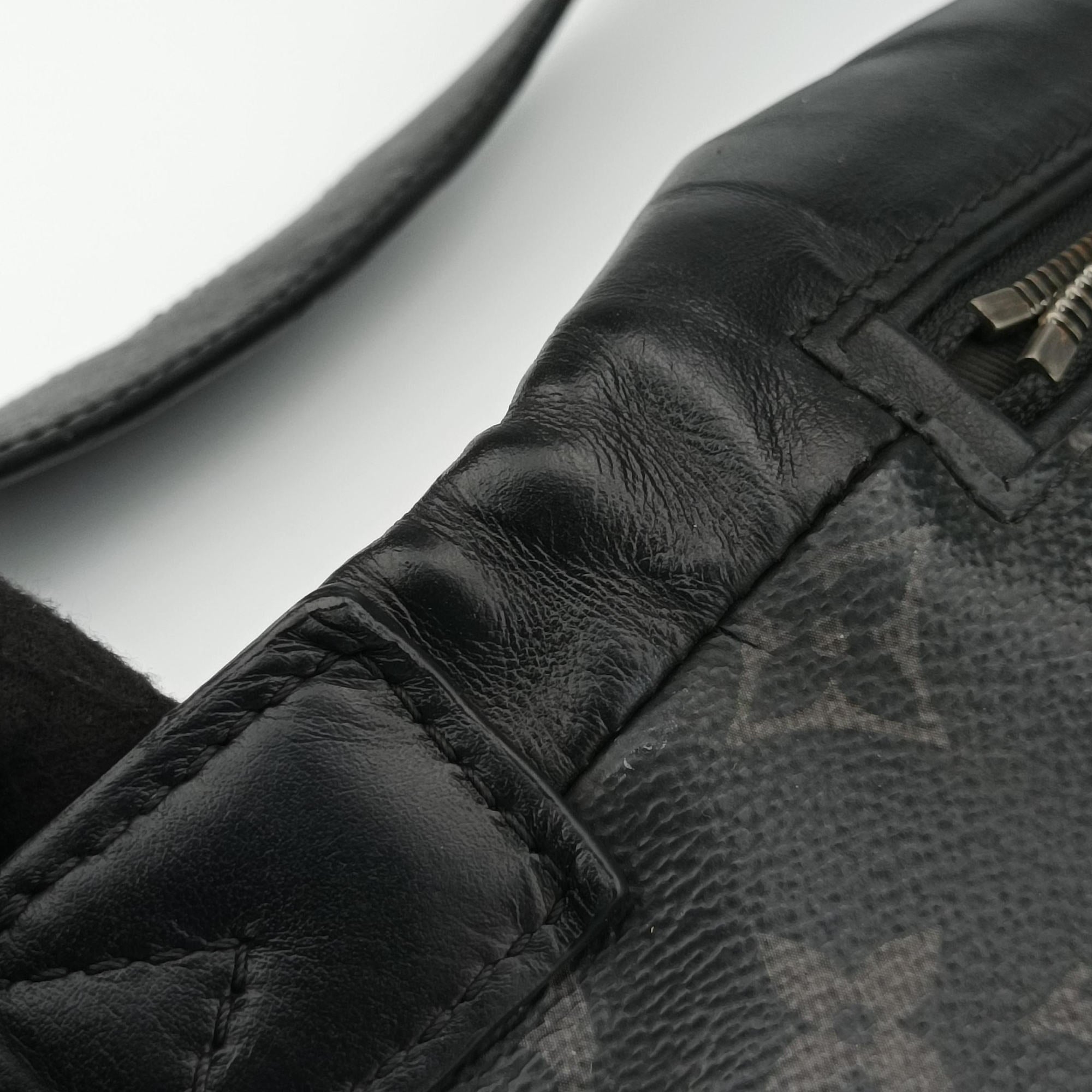 Secondhand Louis Vuitton Discovery Bum Bag Black Monogram eclipse M44336 bum bag/waist bag | stylenewstar