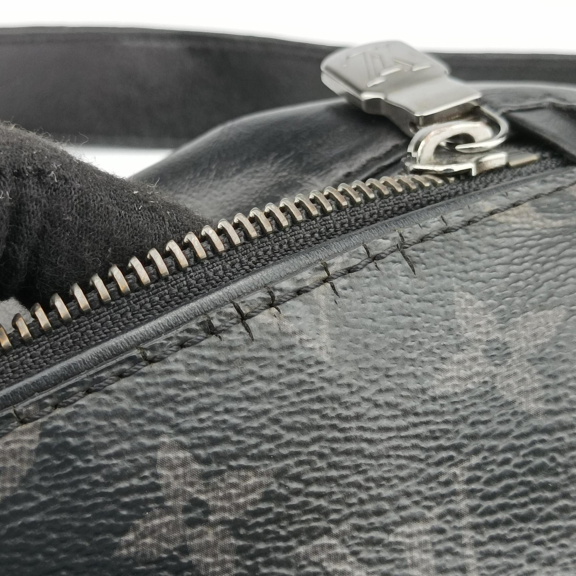 Secondhand Louis Vuitton Discovery Bum Bag Black Monogram eclipse M44336 bum bag/waist bag | stylenewstar