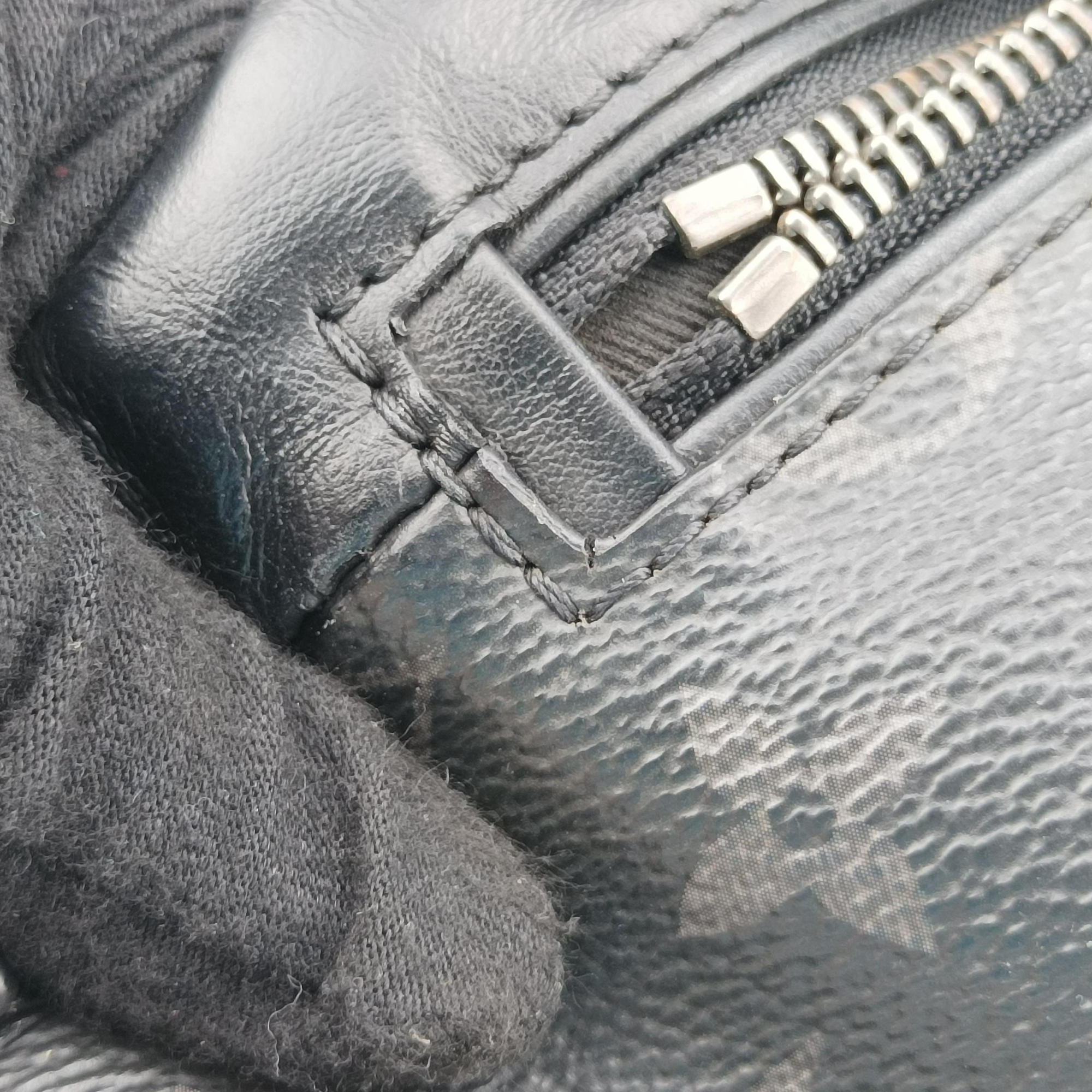 Secondhand Louis Vuitton Discovery Bum Bag Black Monogram eclipse M44336 bum bag/waist bag | stylenewstar