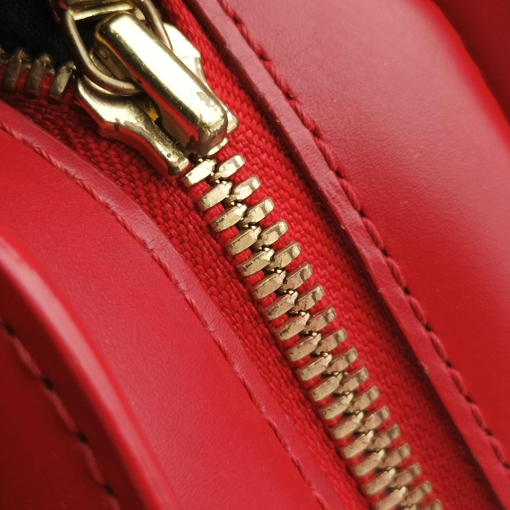 Pre-owned Louis Vuitton Pont Neuf Castillian Red epi M52057 handbag | stylenewstar