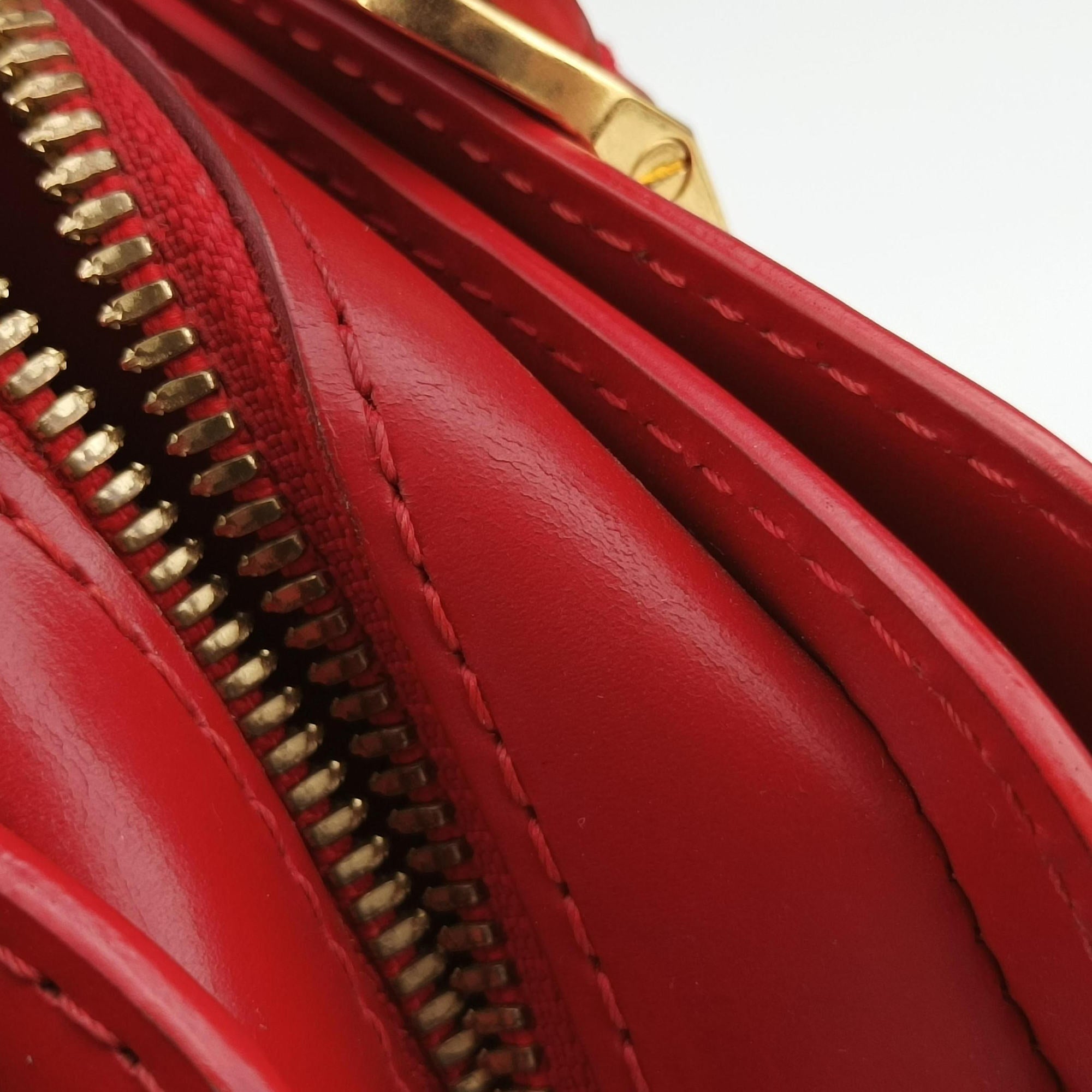 Pre-owned Louis Vuitton Pont Neuf Castillian Red epi M52057 handbag | stylenewstar