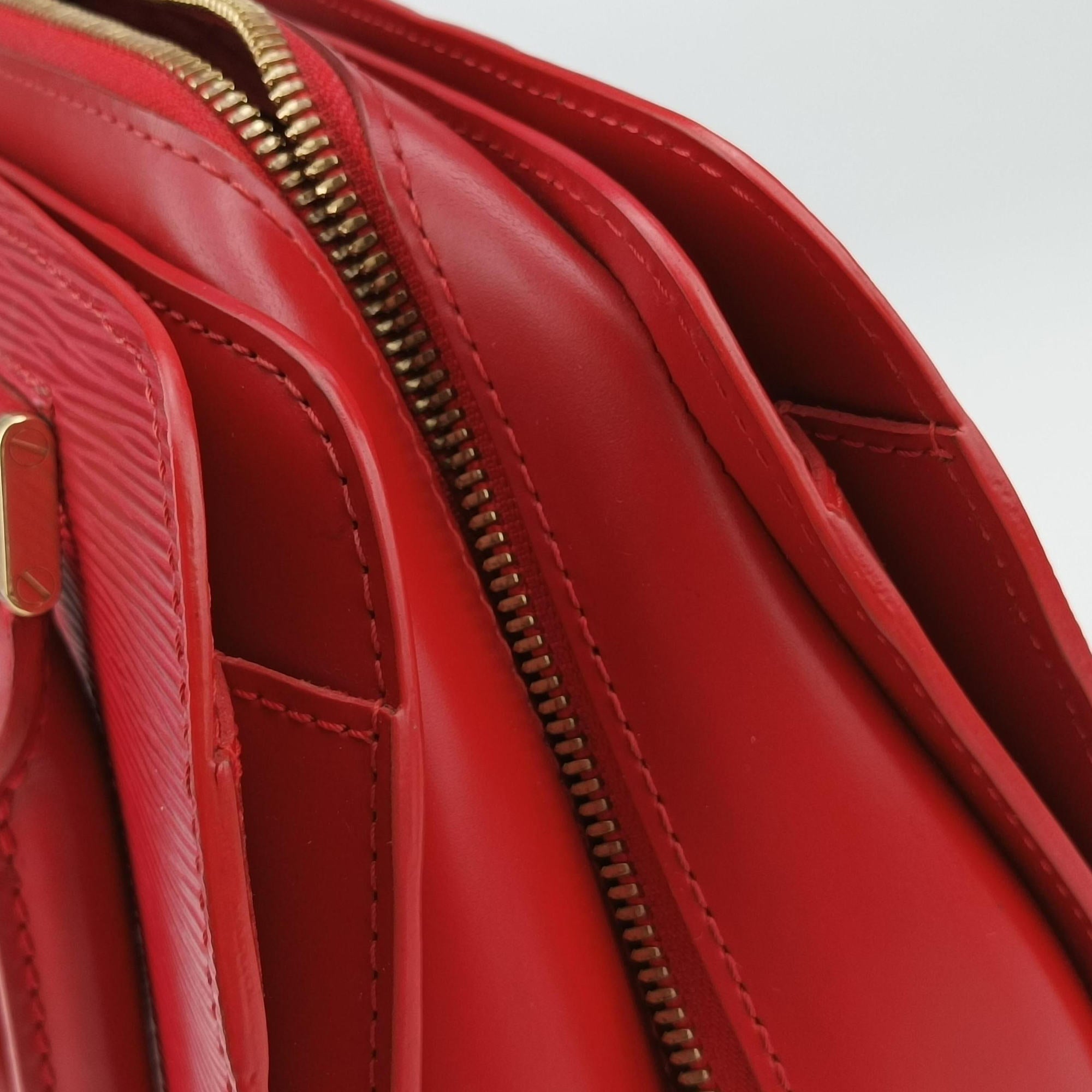 Pre-owned Louis Vuitton Pont Neuf Castillian Red epi M52057 handbag | stylenewstar