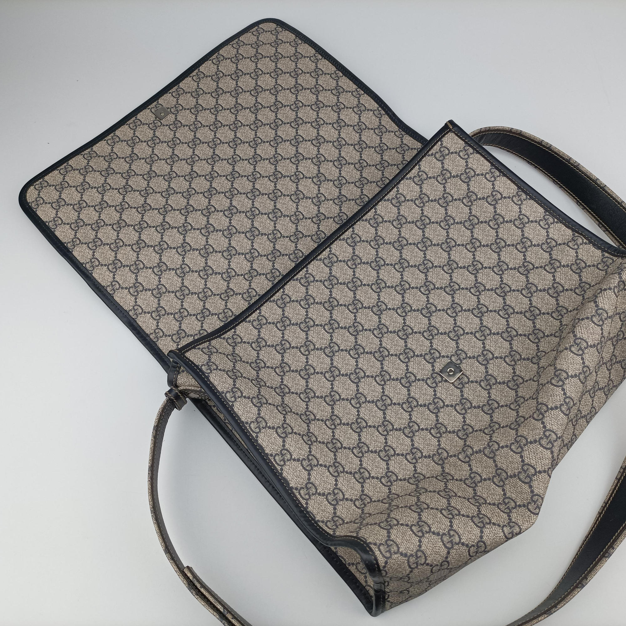Pre-owned Gucci GG Supreme Messenger Bag Beige×black PVC coated canvas×Leather 246411 shoulderbag | stylenewstar