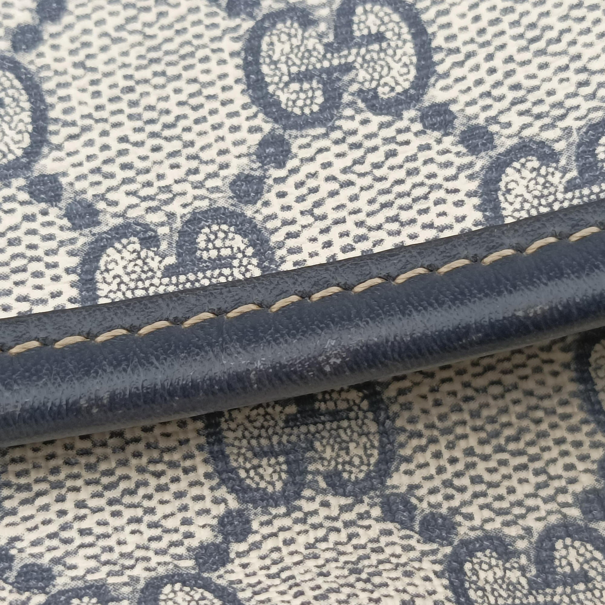 Pre-owned Gucci GG Supreme Messenger Bag Beige×black PVC coated canvas×Leather 246411 shoulderbag | stylenewstar