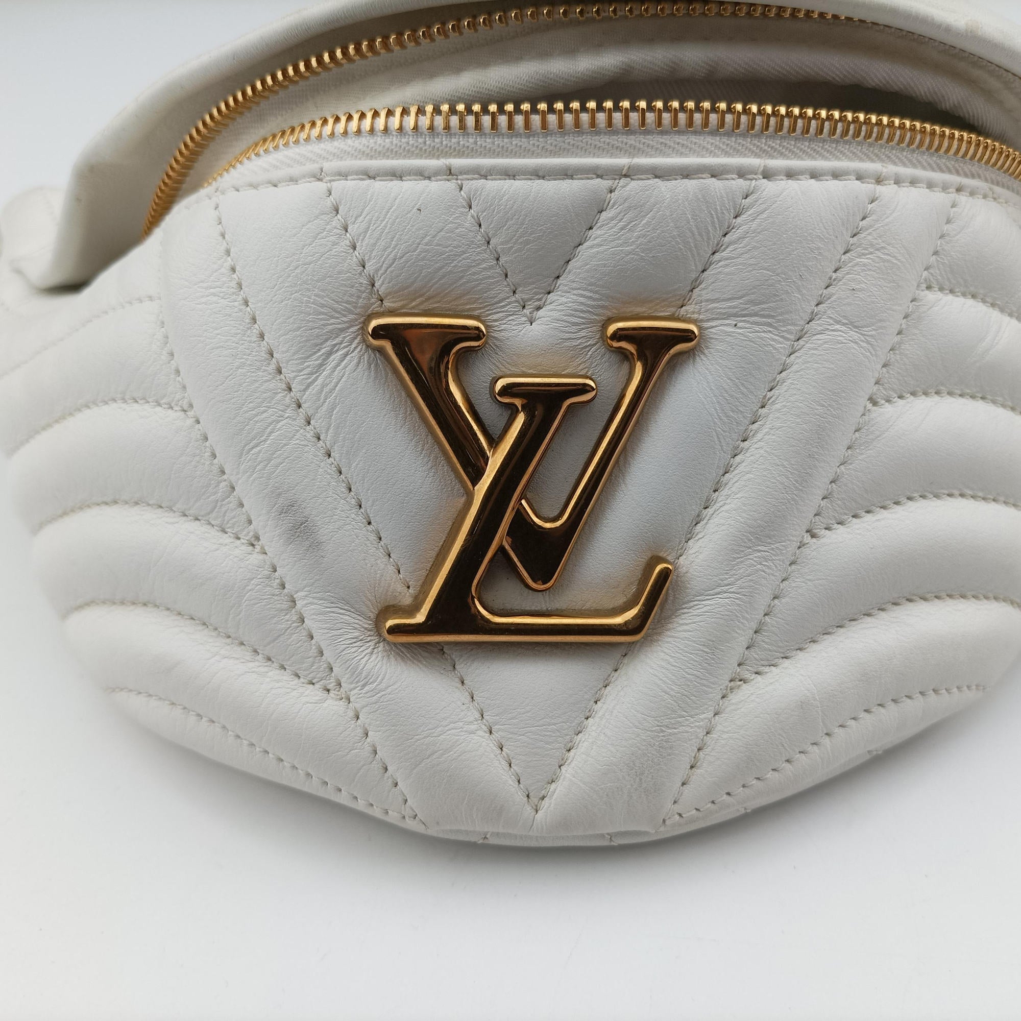 Pre-owned Louis Vuitton New Wave SNOW Leather M53861 bum bag/waist bag | stylenewstar