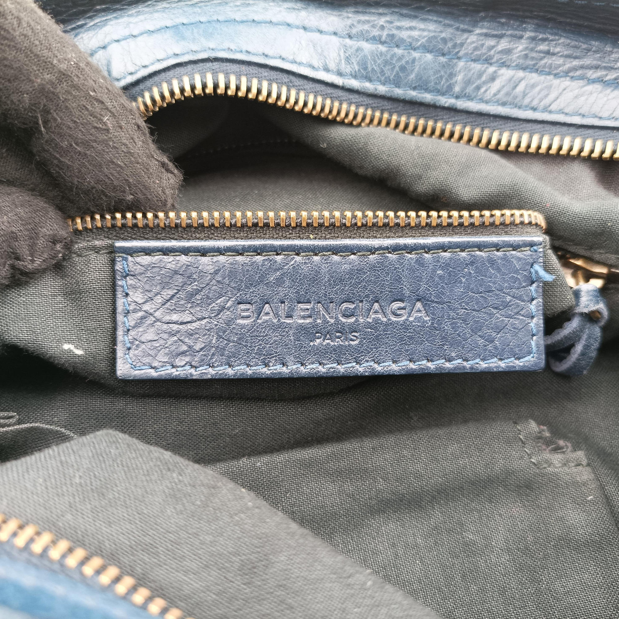 Pre-owned Balenciaga Giant City Navy lambskin  shoulderbag | stylenewstar