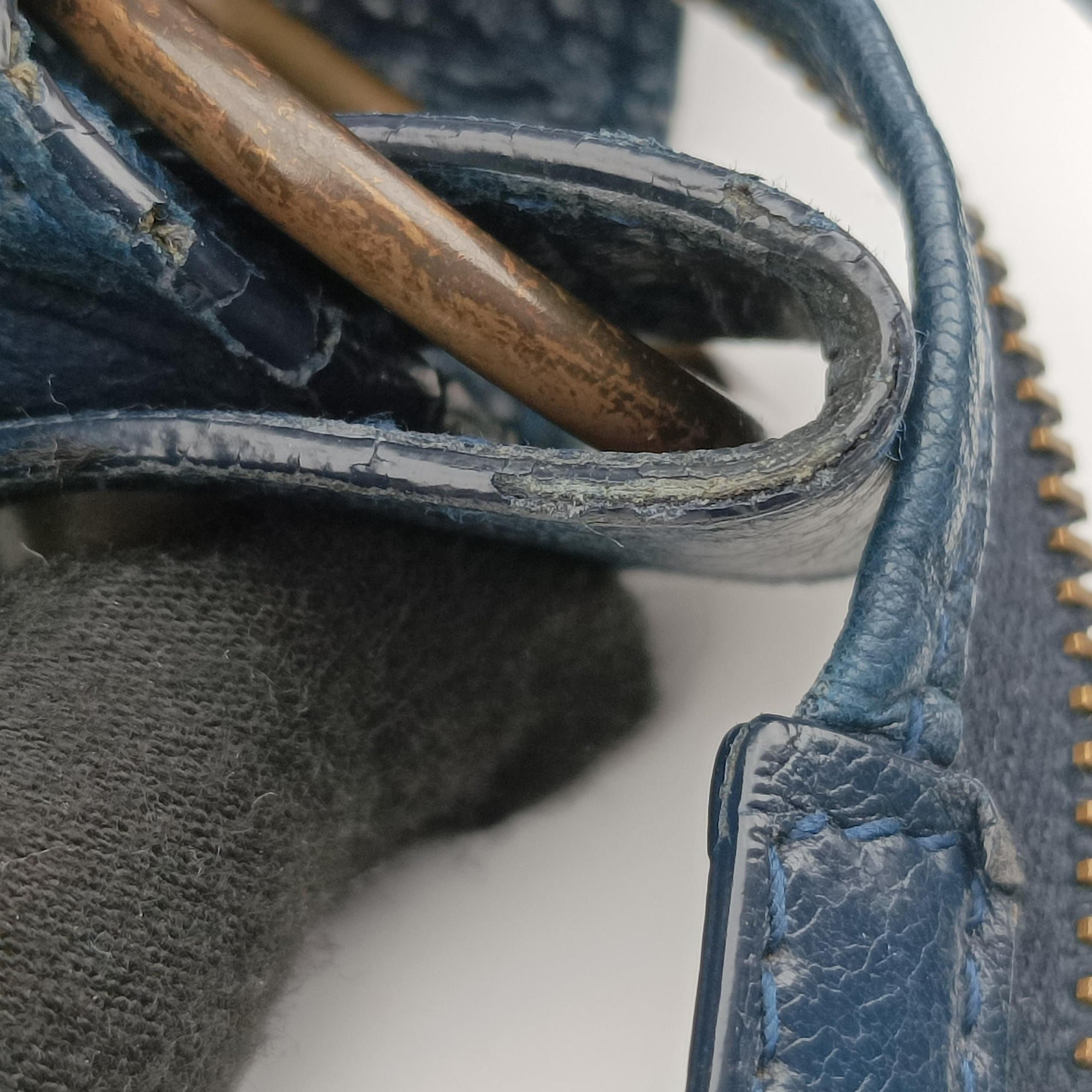 Pre-owned Balenciaga Giant City Navy lambskin  shoulderbag | stylenewstar