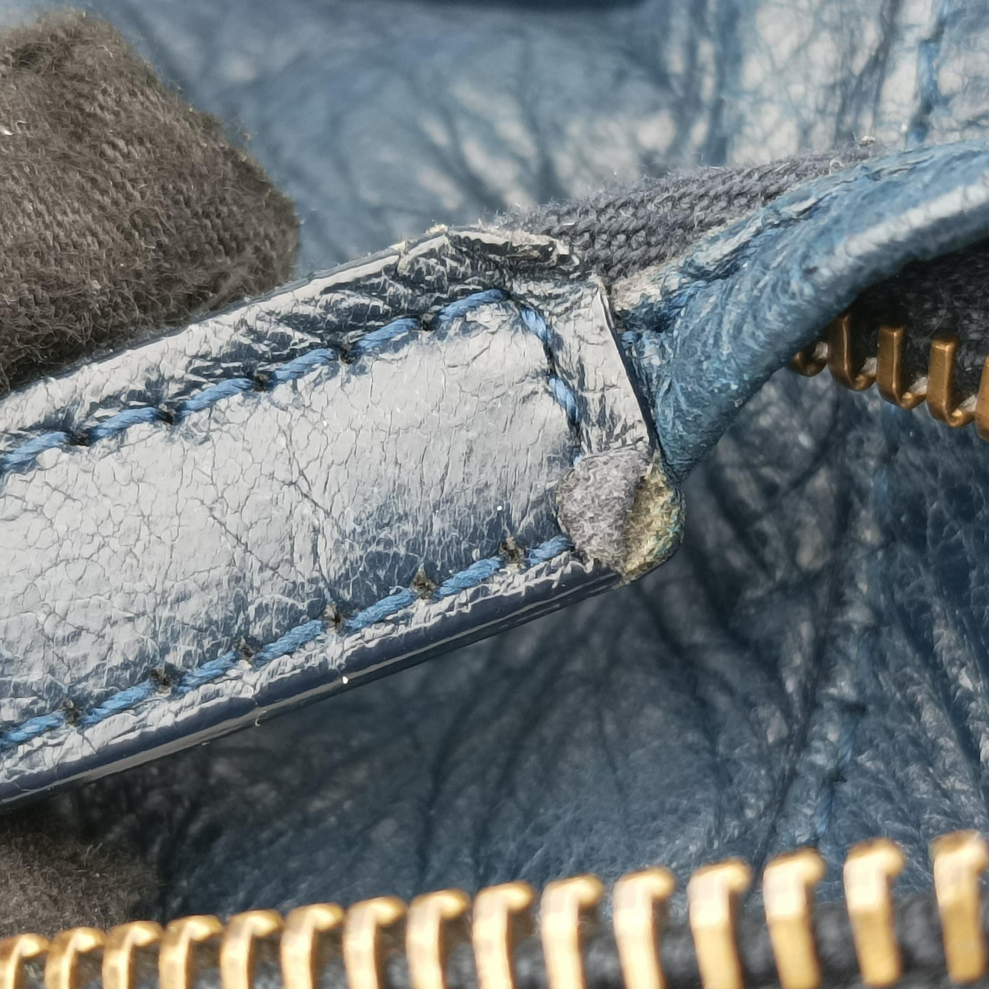 Pre-owned Balenciaga Giant City Navy lambskin  shoulderbag | stylenewstar