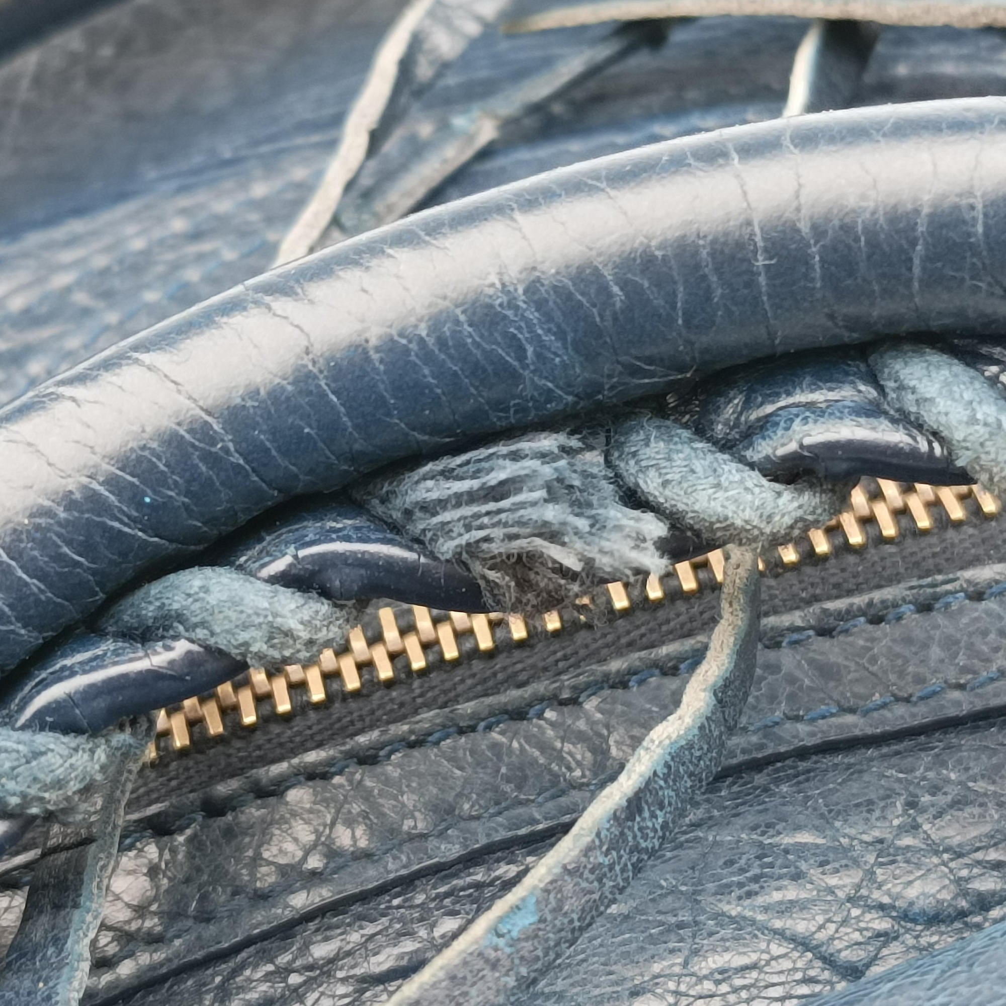 Pre-owned Balenciaga Giant City Navy lambskin  shoulderbag | stylenewstar