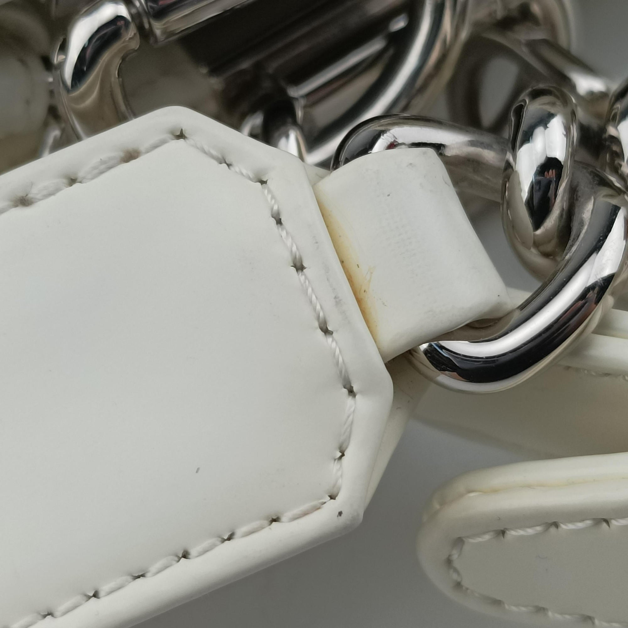 Pre-owned Chanel Boy Chanel White Leather A67019 shoulderbag | stylenewstar