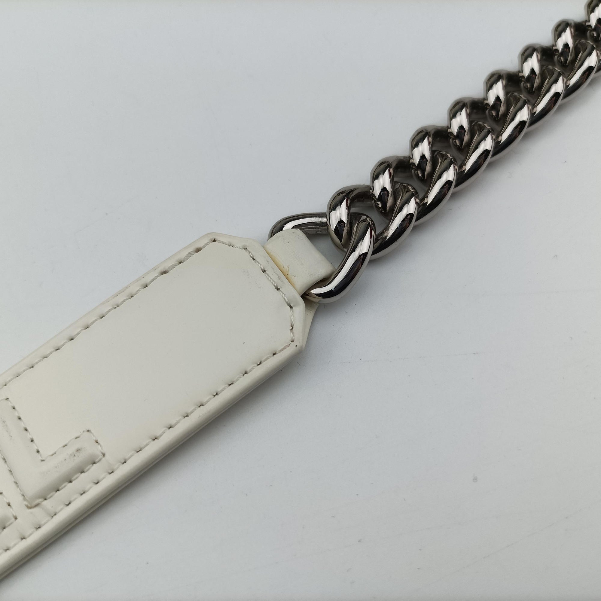 Pre-owned Chanel Boy Chanel White Leather A67019 shoulderbag | stylenewstar