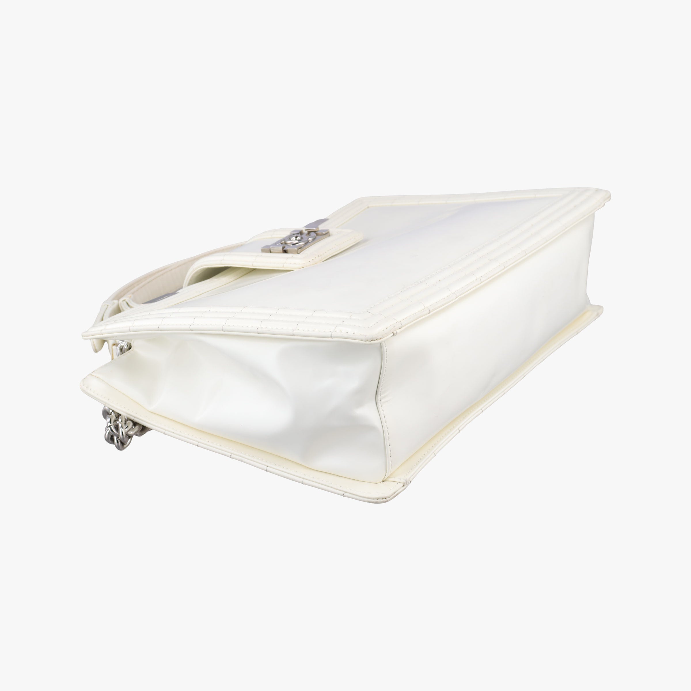 Pre-owned Chanel Boy Chanel White Leather A67019 shoulderbag | stylenewstar