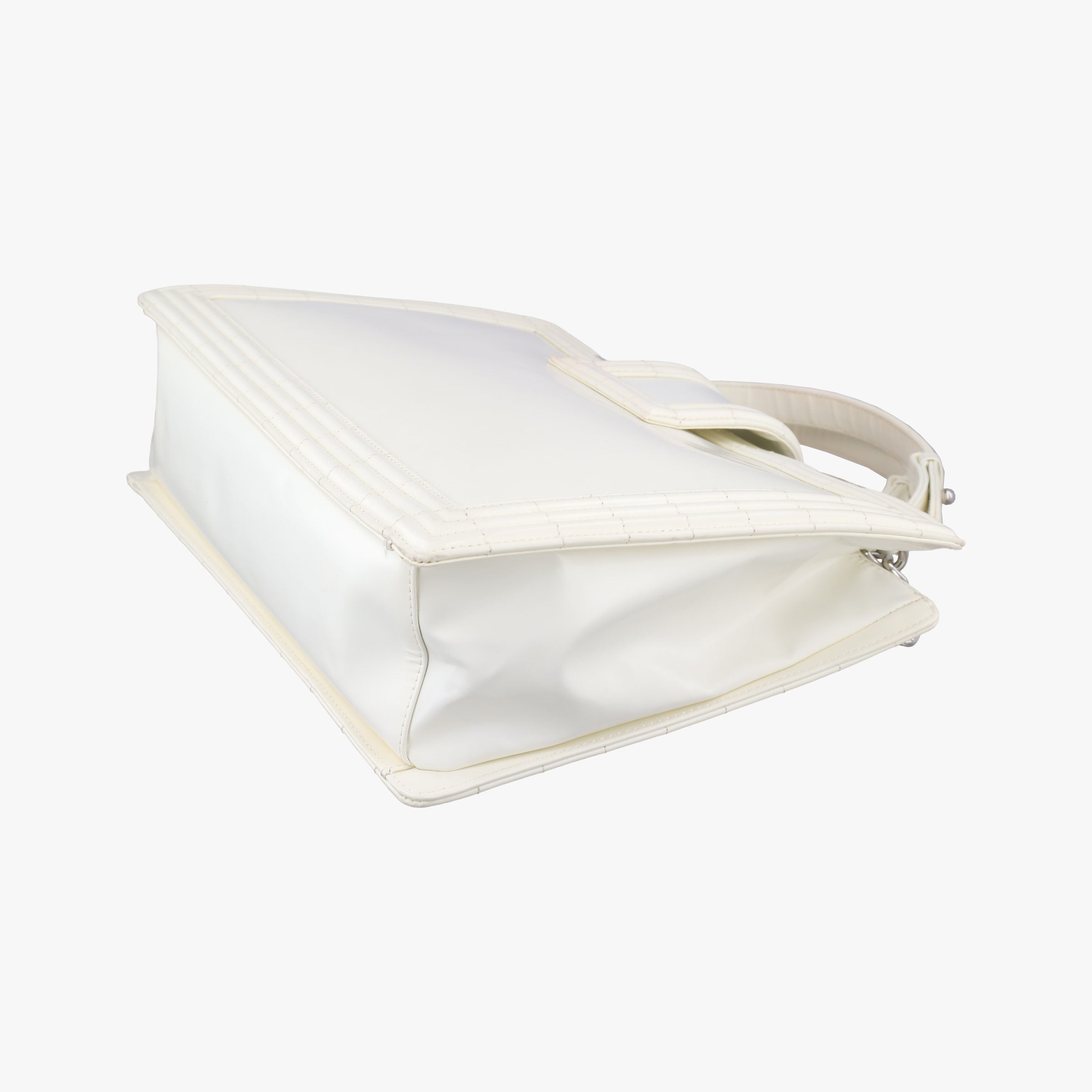 Pre-owned Chanel Boy Chanel White Leather A67019 shoulderbag | stylenewstar