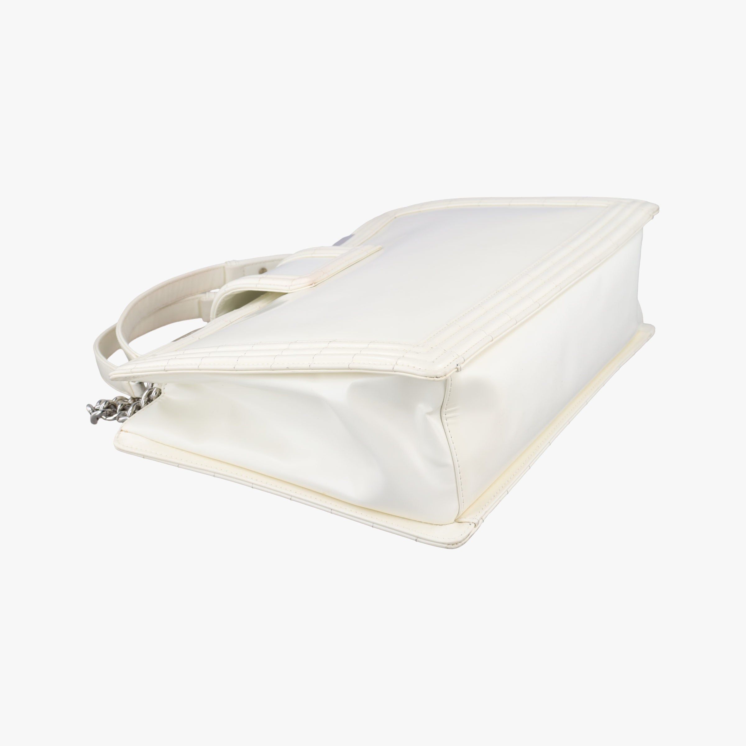 Pre-owned Chanel Boy Chanel White Leather A67019 shoulderbag | stylenewstar