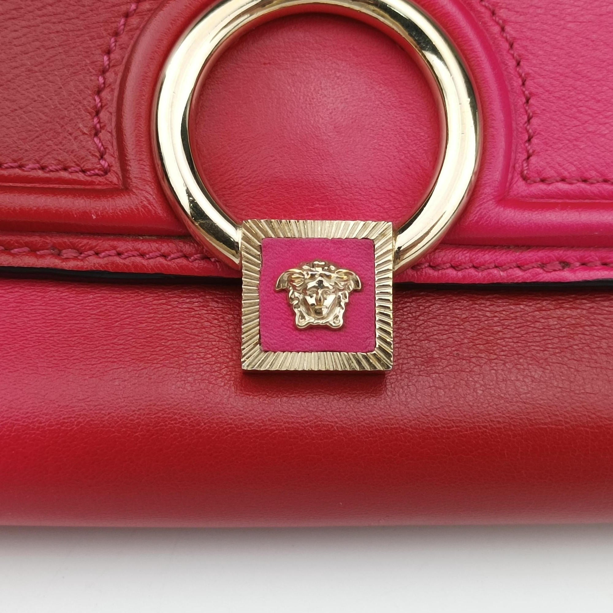 Pre-owned VERSACE DV One Medusa  Red Leather  shoulderbag | stylenewstar