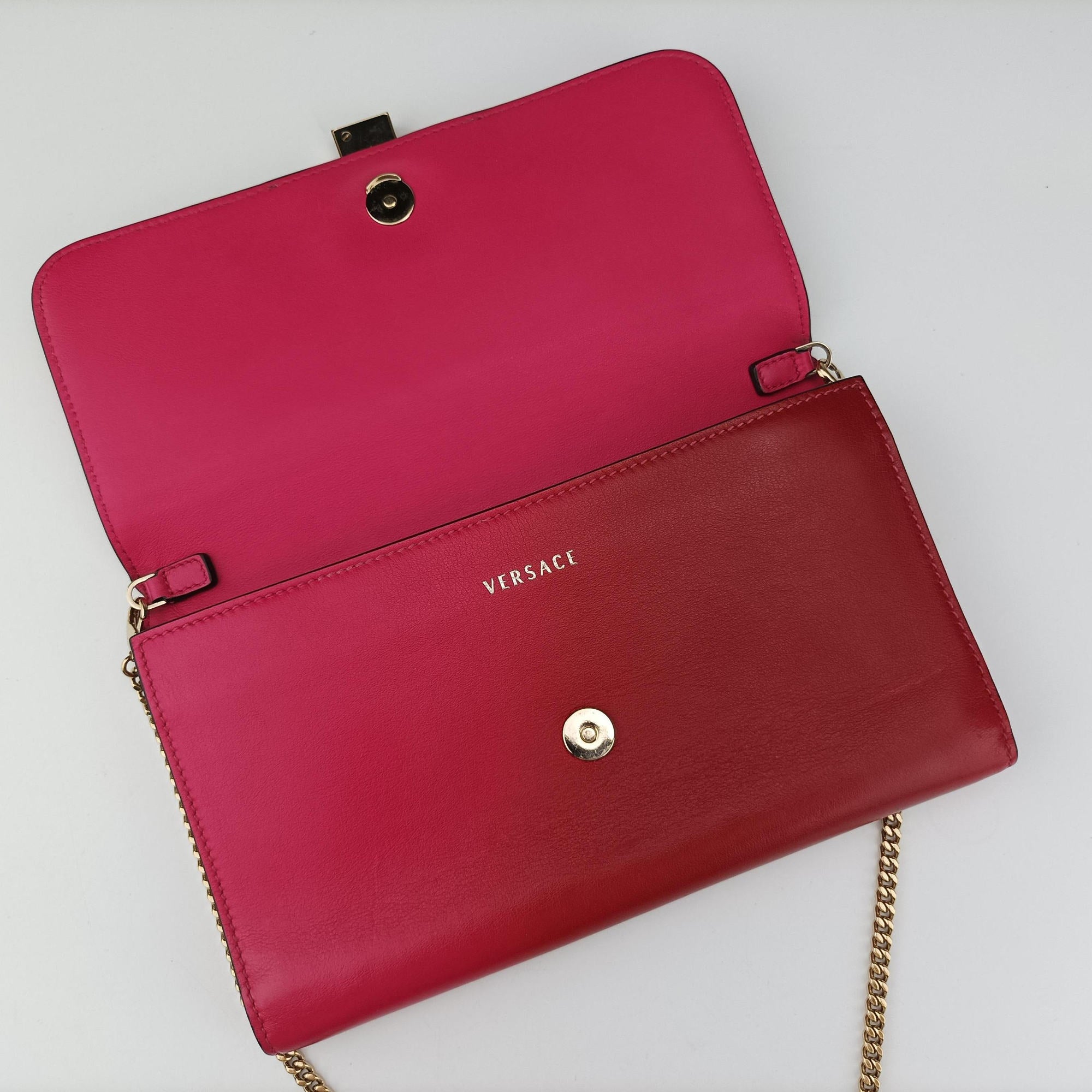 Pre-owned VERSACE DV One Medusa  Red Leather  shoulderbag | stylenewstar