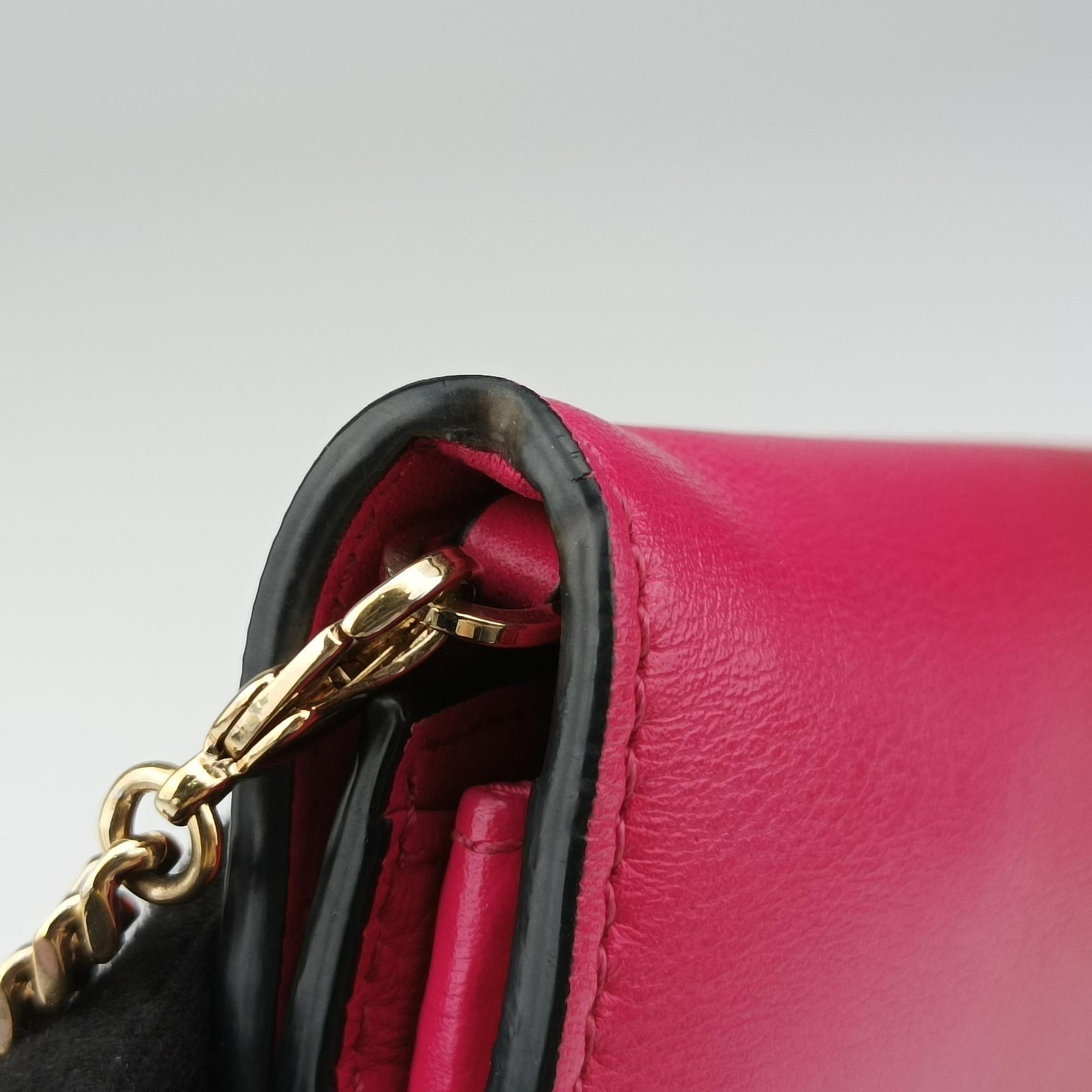 Pre-owned VERSACE DV One Medusa  Red Leather  shoulderbag | stylenewstar