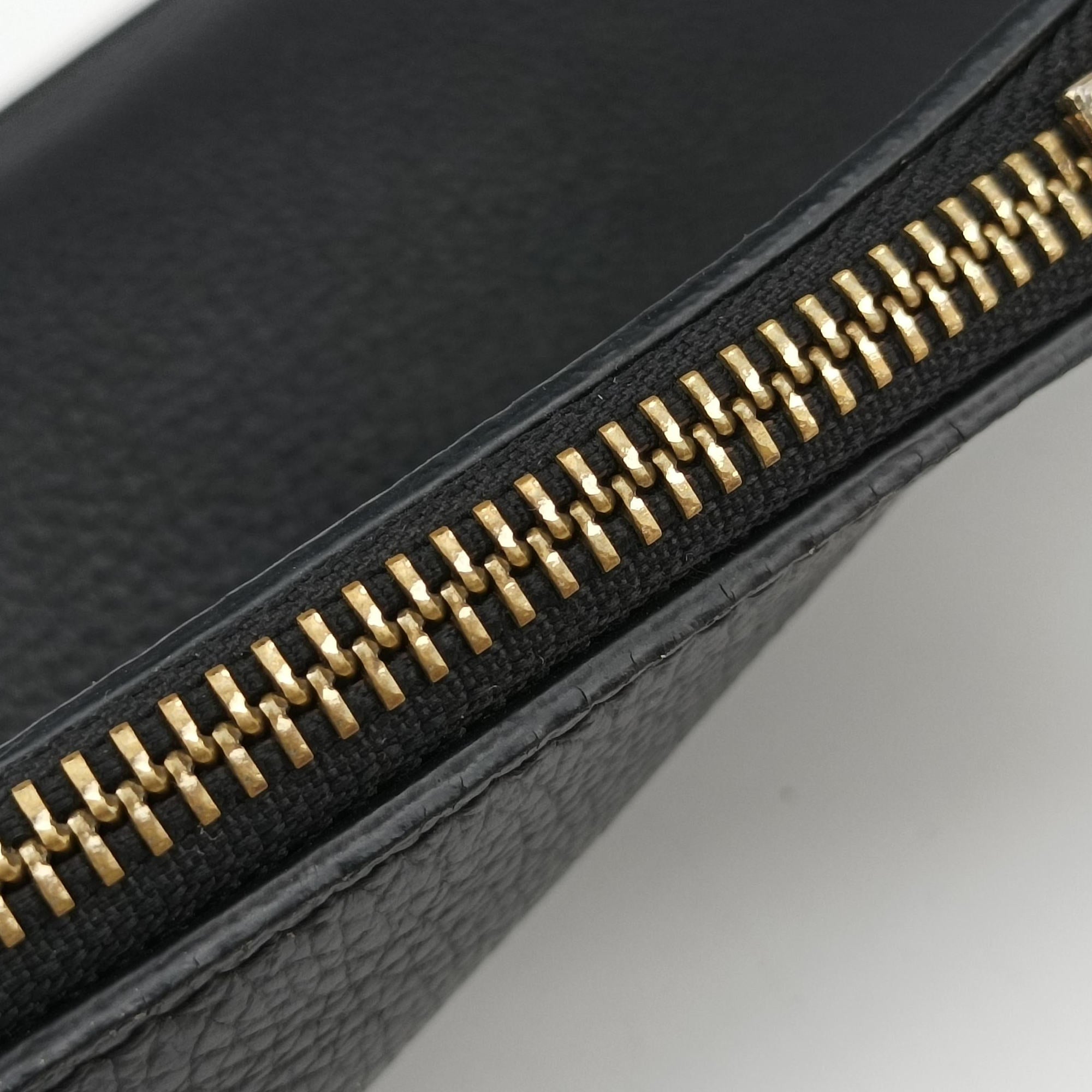 Pre-owned VERSACE La Medusa Black Leather  clutchbag | stylenewstar
