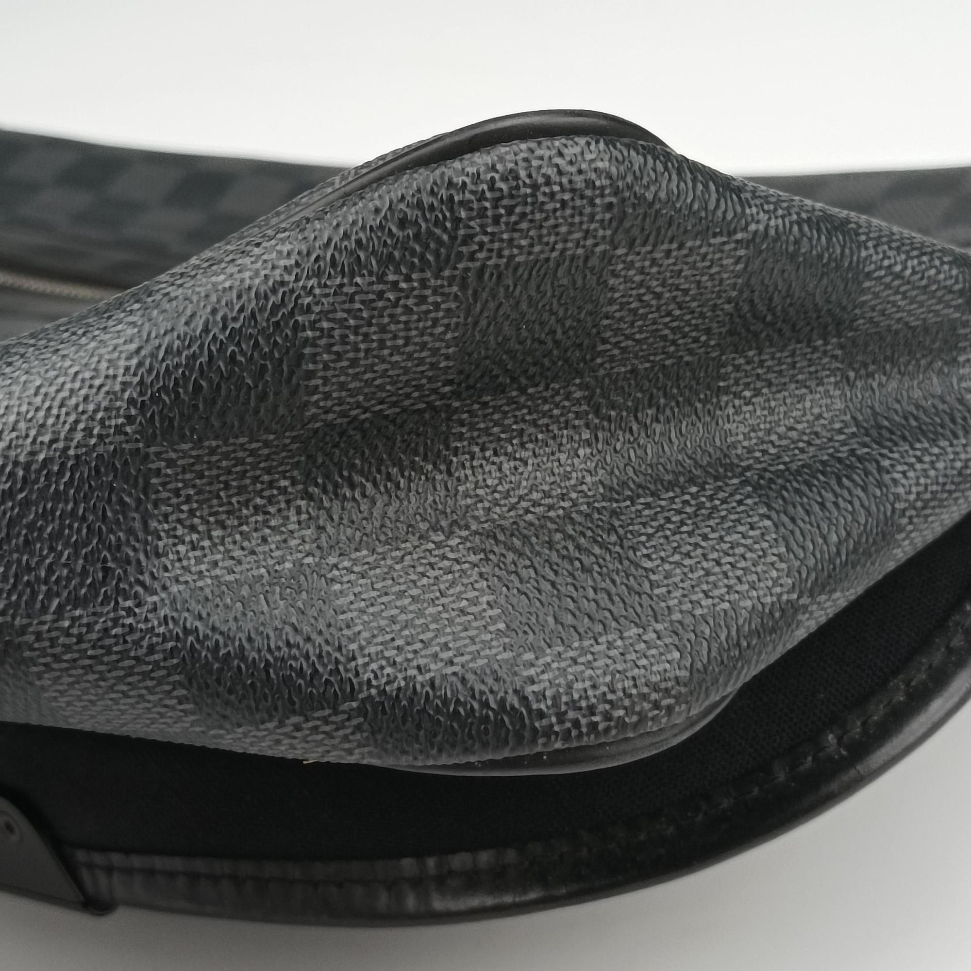Pre-owned Louis Vuitton DANIEL MM Noir Damier GRAPHITE N58029 shoulderbag | stylenewstar