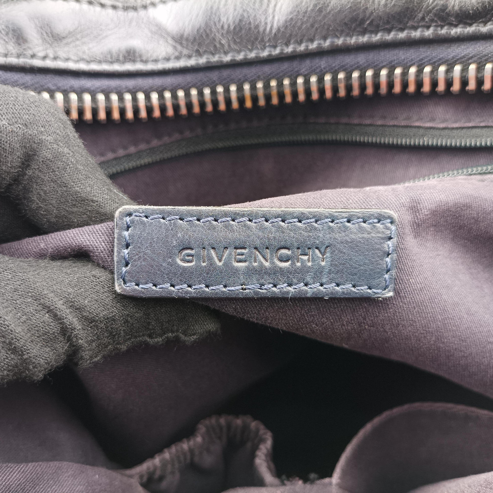 Pre-owned Givenchy Antigona Black Leather  shoulderbag | stylenewstar