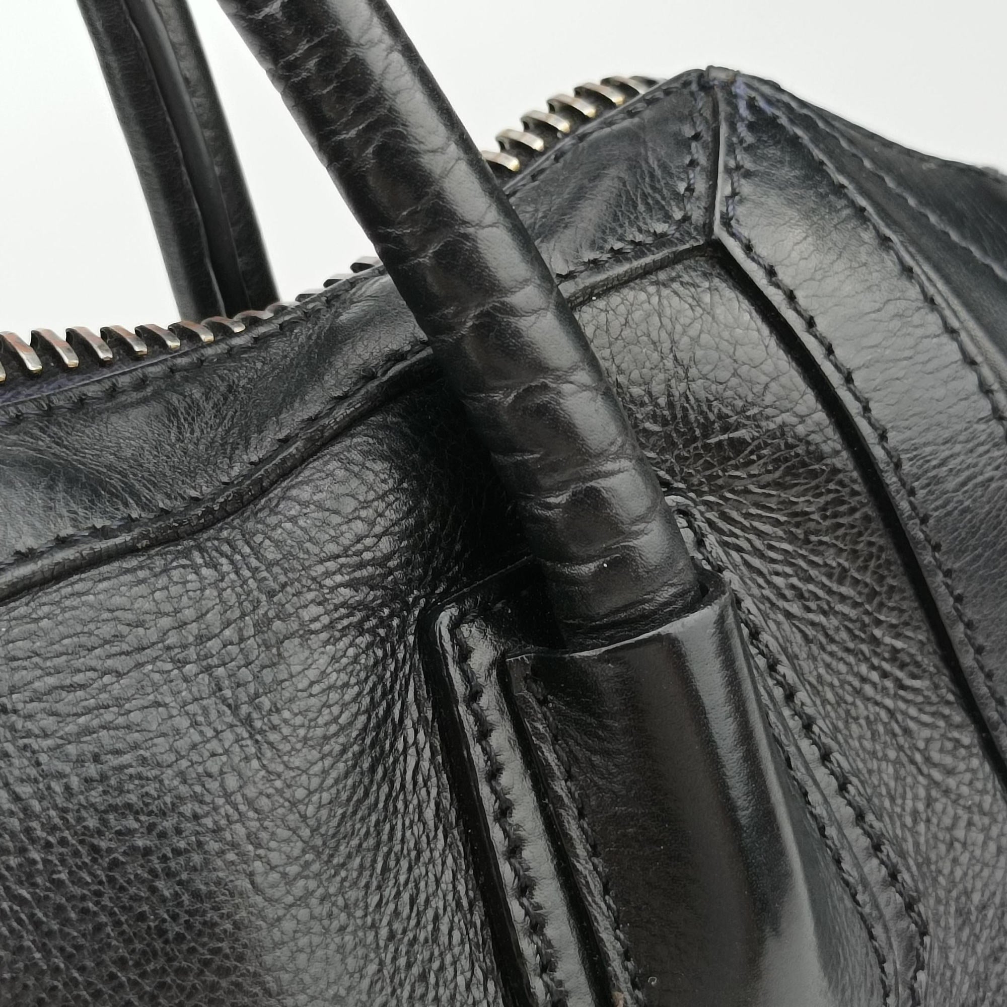 Pre-owned Givenchy Antigona Black Leather  shoulderbag | stylenewstar