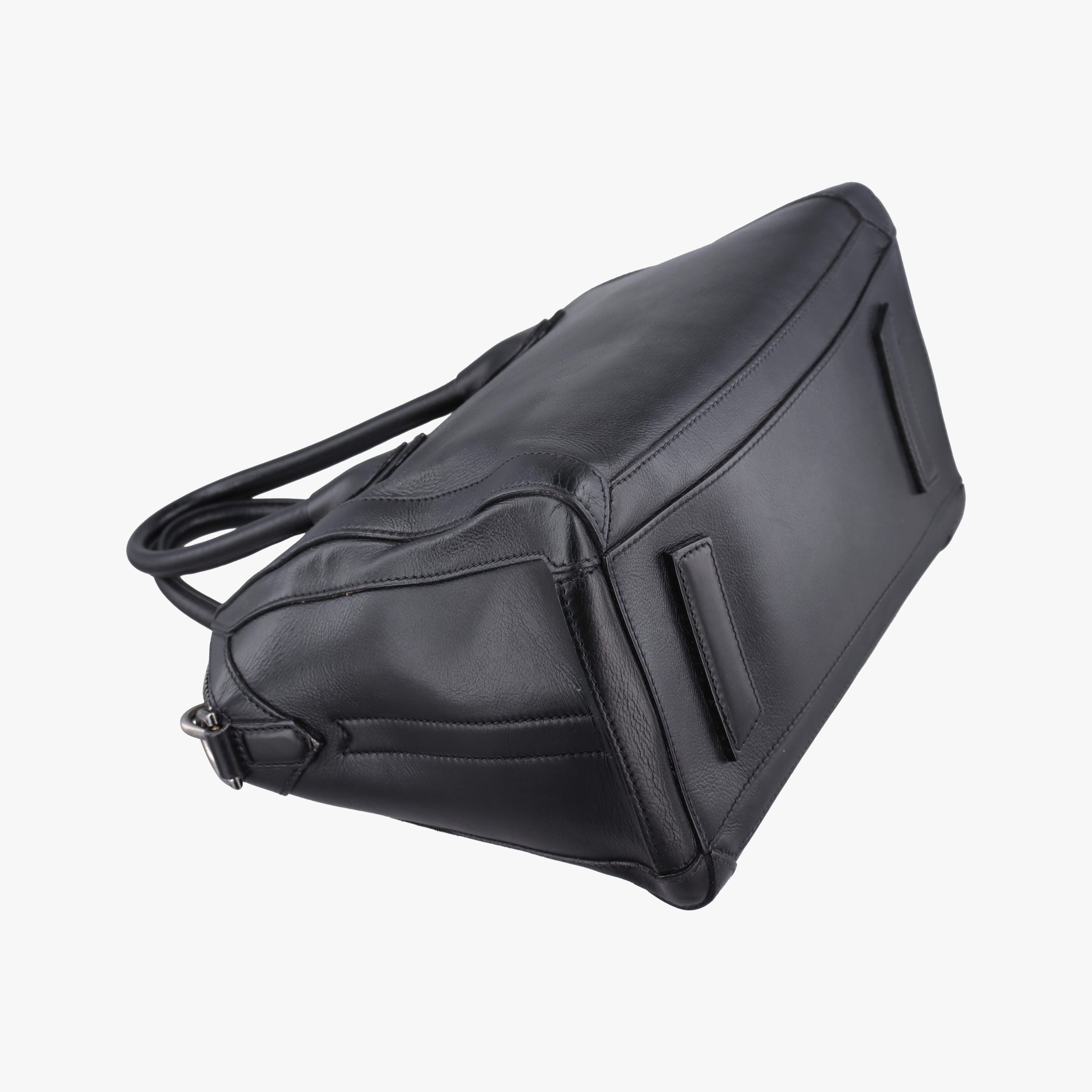 Pre-owned Givenchy Antigona Black Leather  shoulderbag | stylenewstar