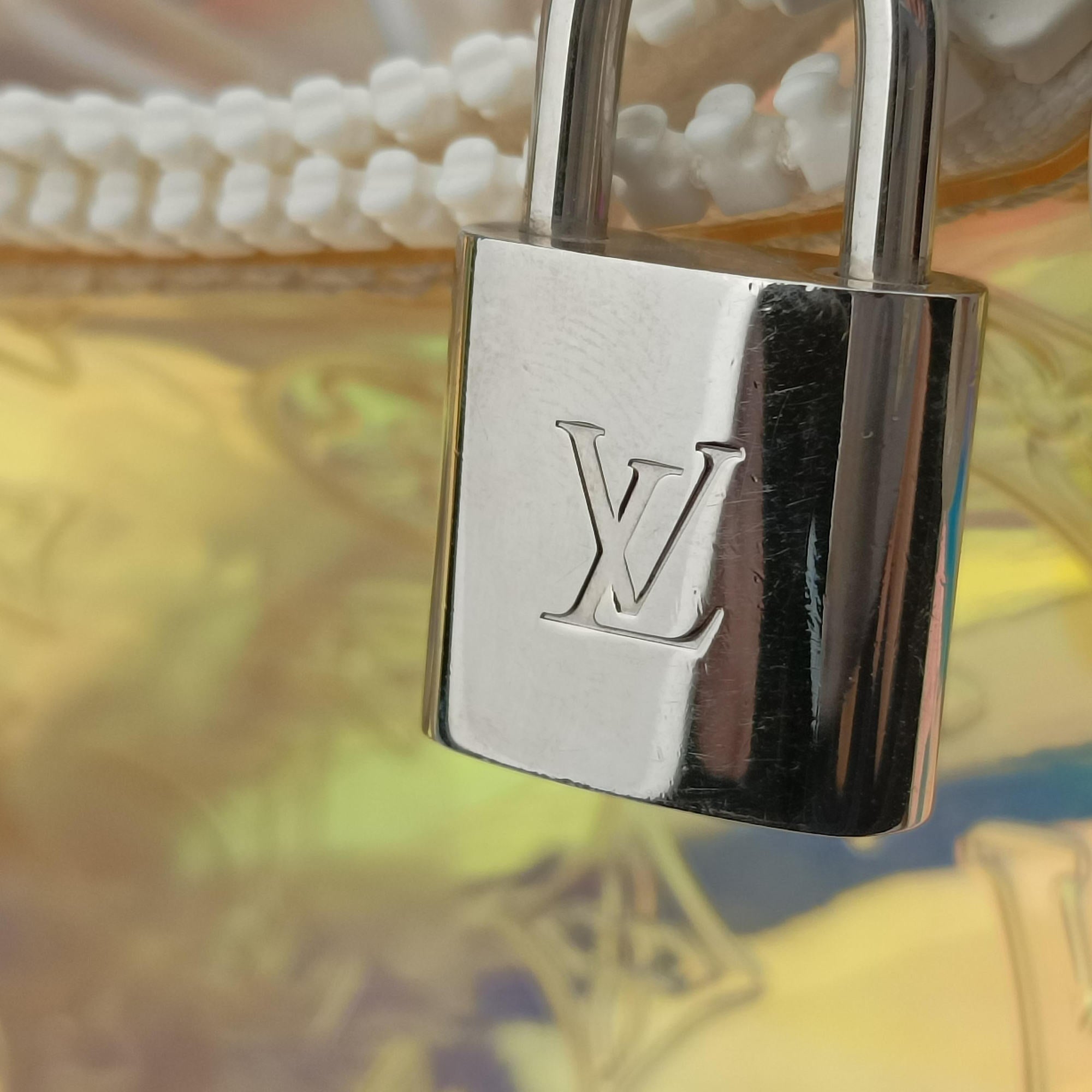 Pre-owned Louis Vuitton Keepall Bandouliere 50 aurora Monogram Prism M53271 shoulderbag | stylenewstar