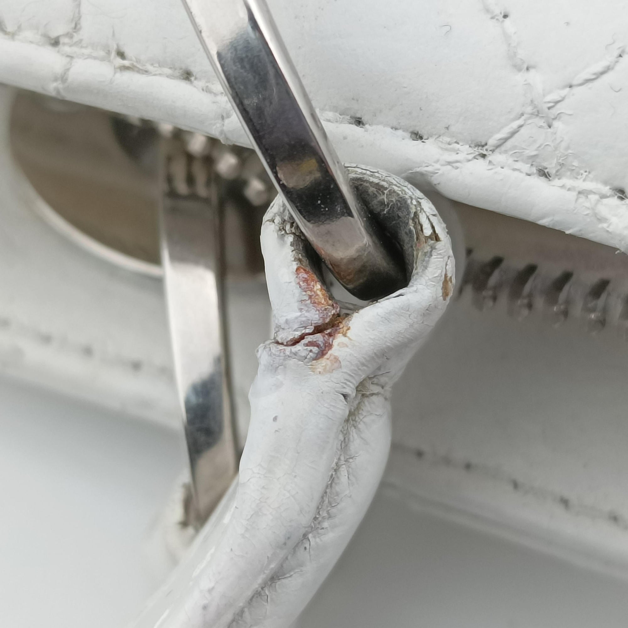 Pre-owned Christian Dior Lady D-Joy White leather  shoulderbag | stylenewstar