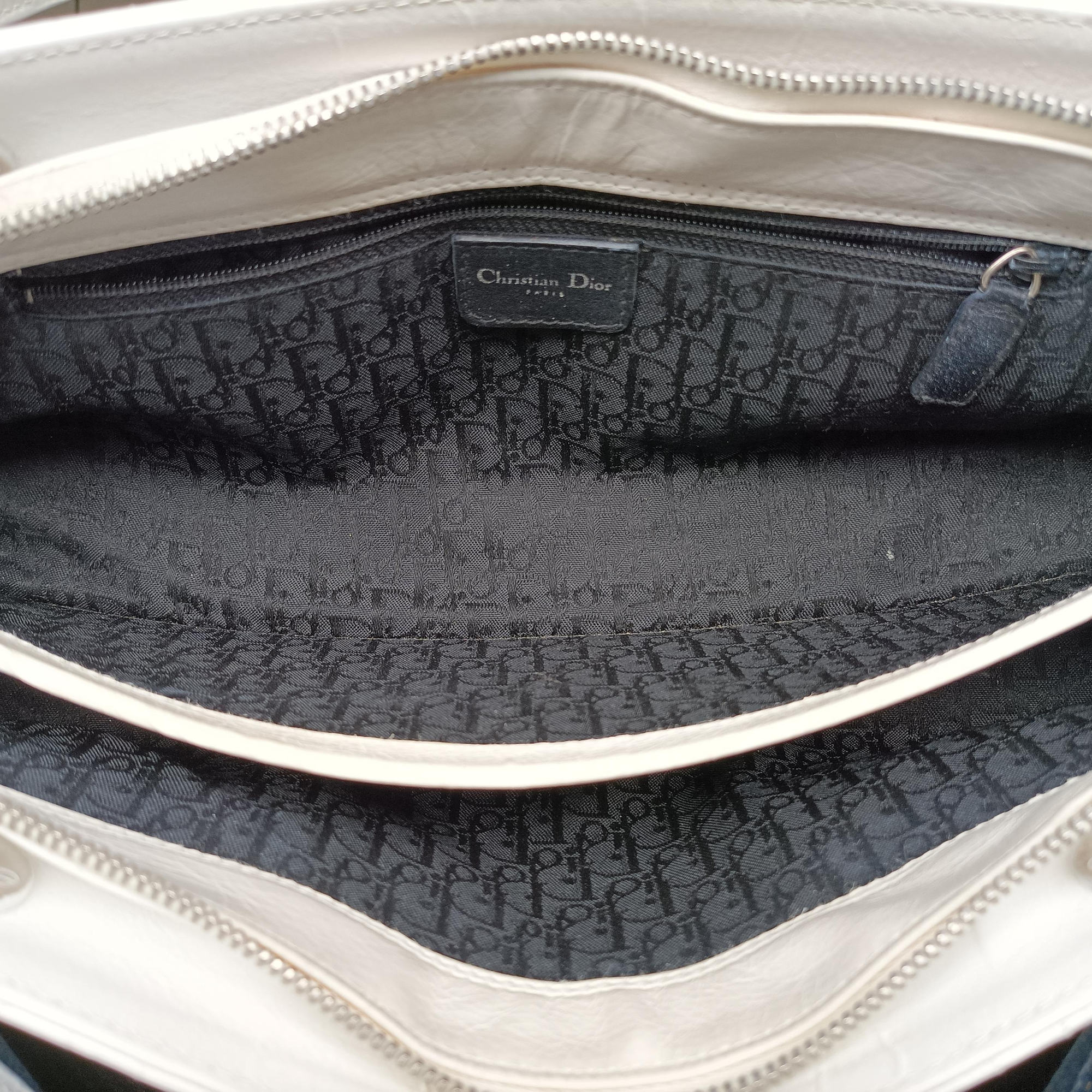 Pre-owned Christian Dior Lady D-Joy White leather  shoulderbag | stylenewstar