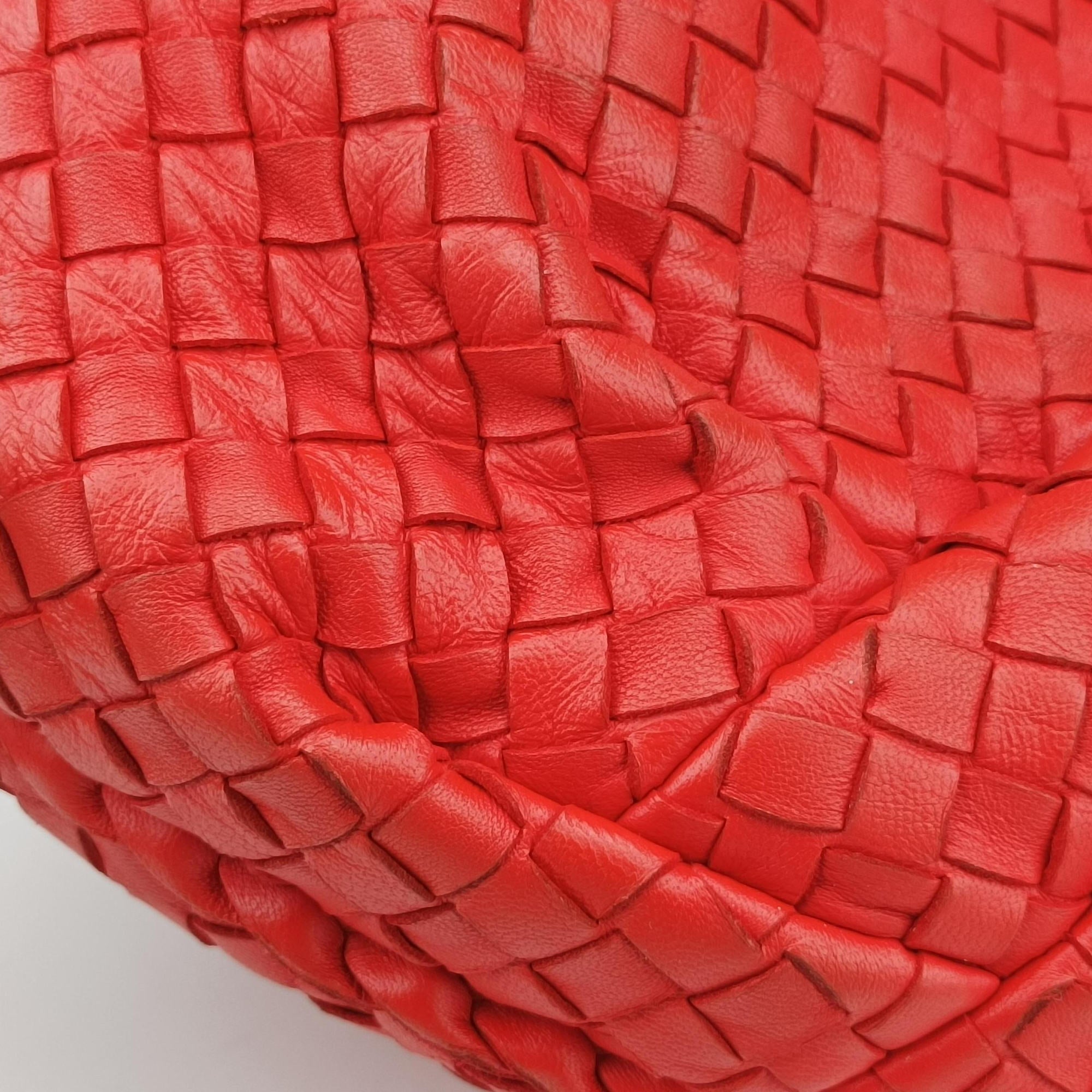 Pre-owned Bottega Veneta Intrecciato Red lambskin  shoulderbag | stylenewstar