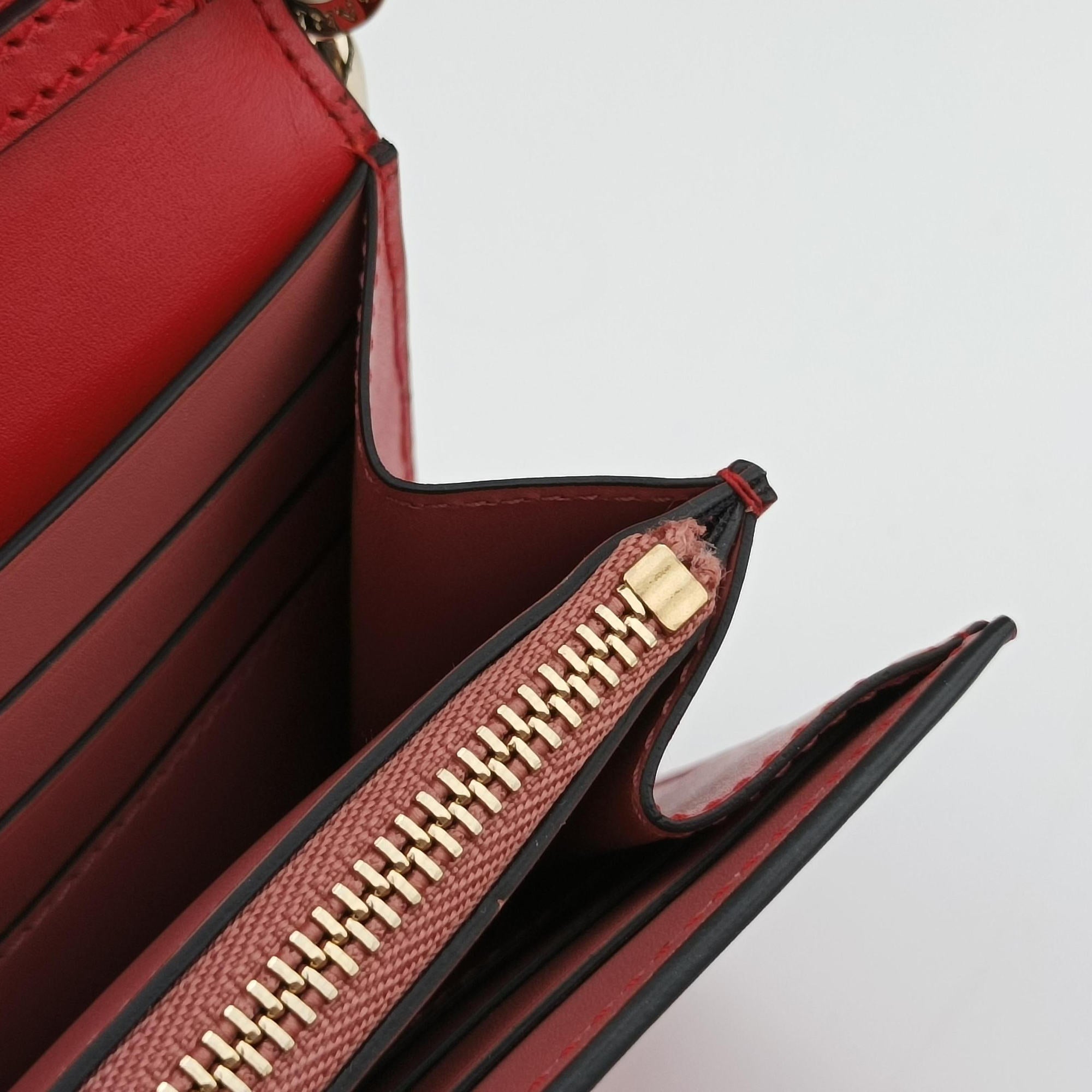 Secondhand Bvlgari SERPENTI FOREVER Red Leather  handbag | stylenewstar