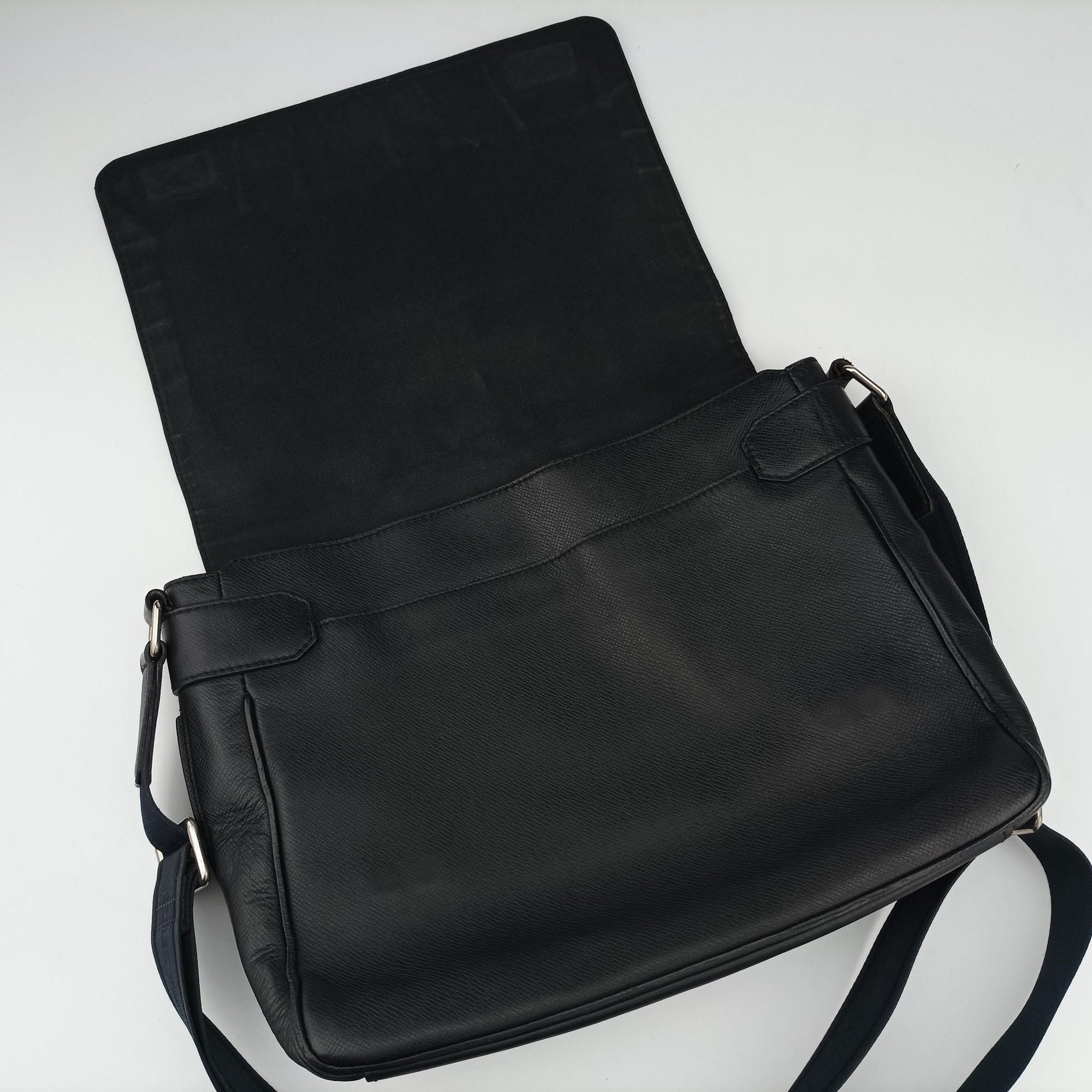 Vintage Louis Vuitton Roman MM Noir Taiga M32682 shoulderbag | stylenewstar