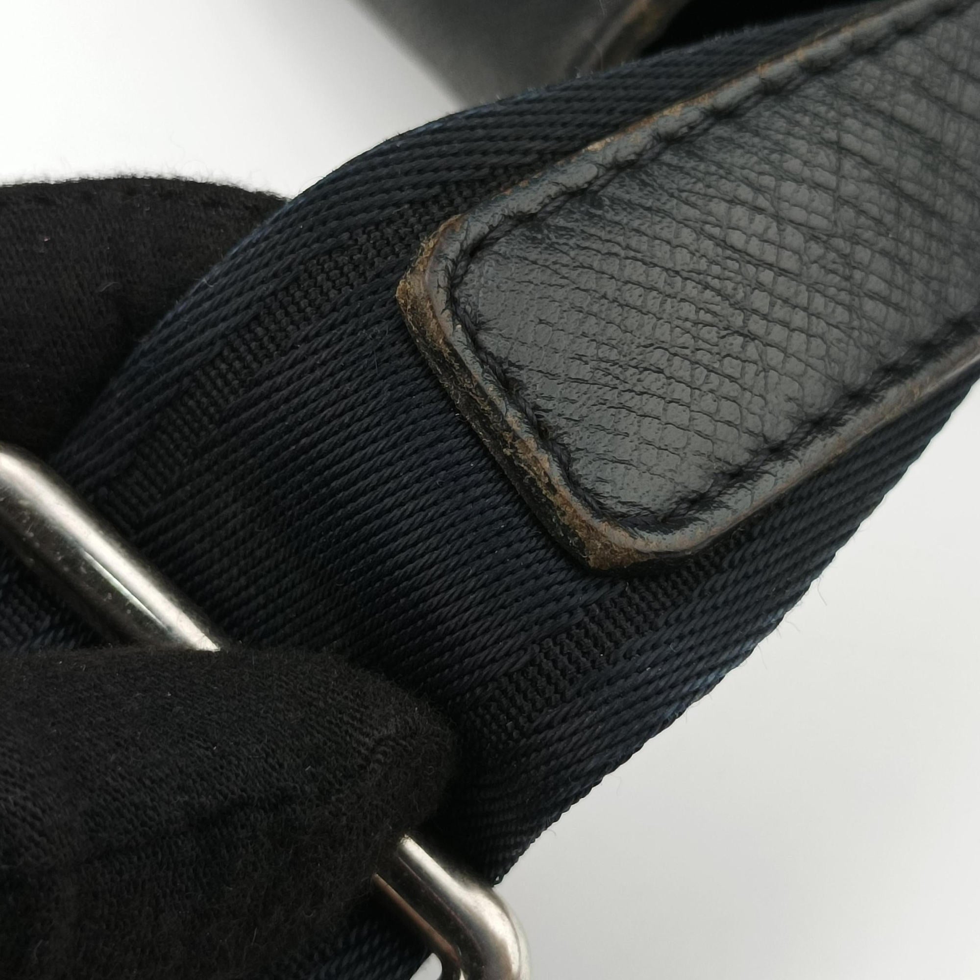 Vintage Louis Vuitton Roman MM Noir Taiga M32682 shoulderbag | stylenewstar