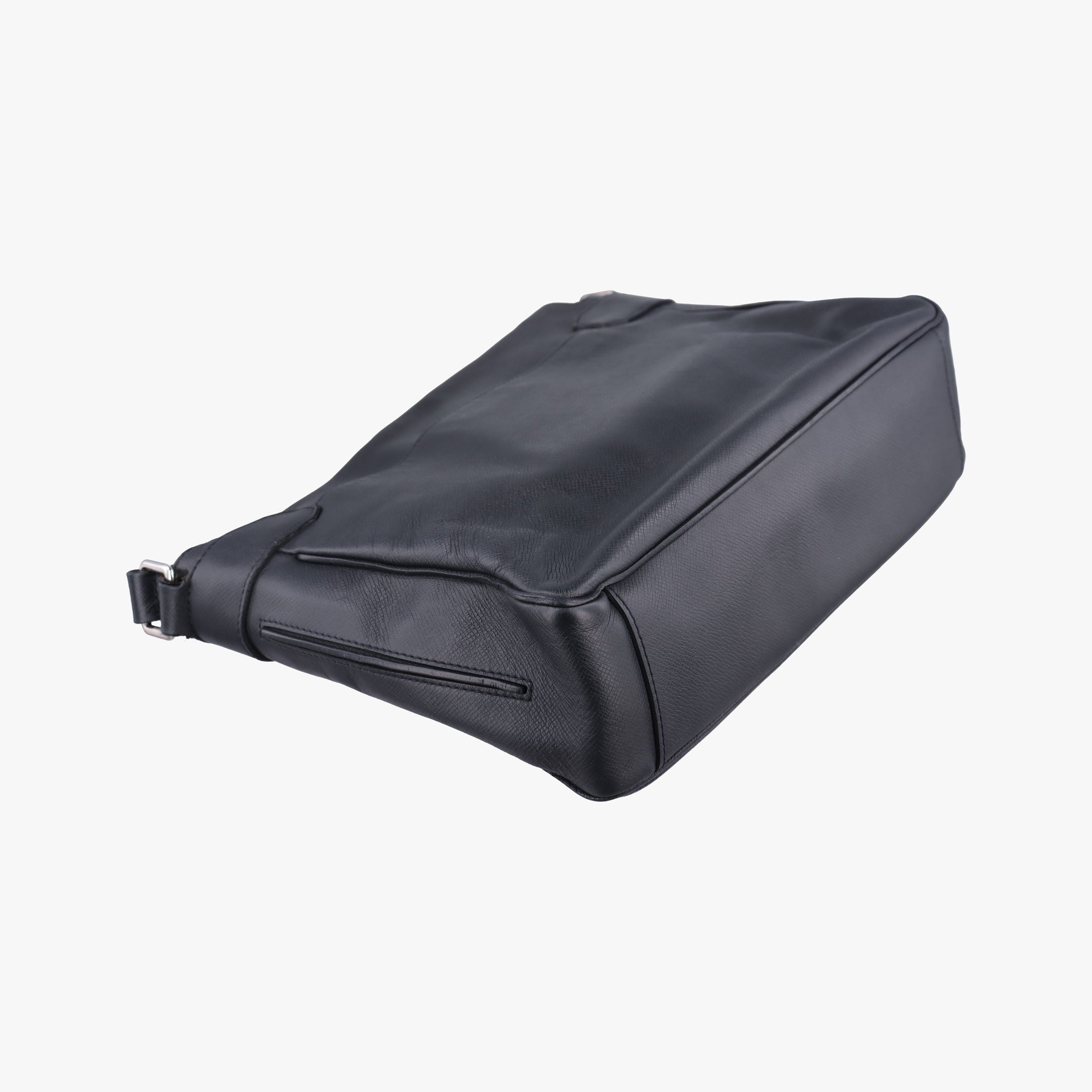 Vintage Louis Vuitton Roman MM Noir Taiga M32682 shoulderbag | stylenewstar