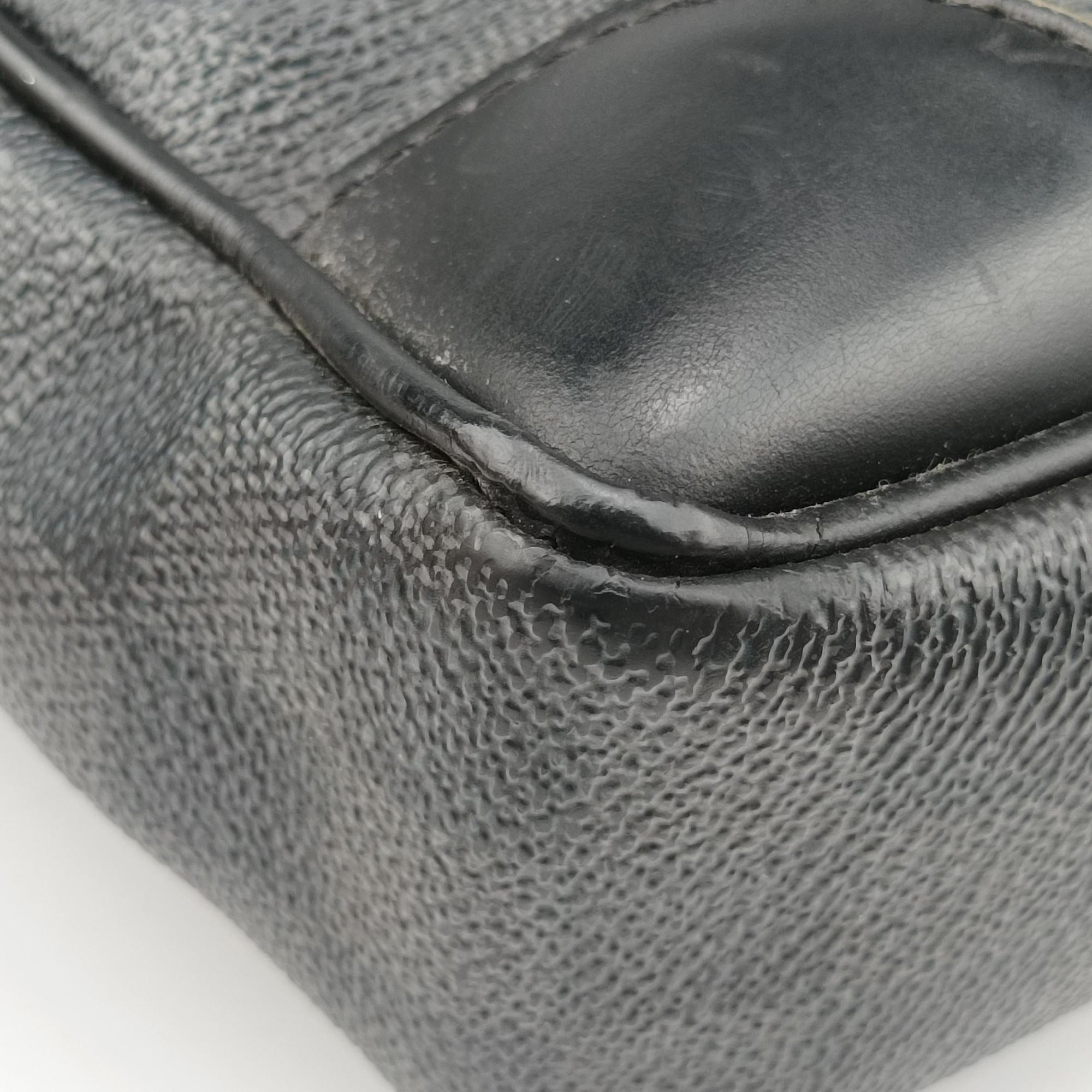 Pre-owned Louis Vuitton Porte Documents Voyage Noir Damier Graphite N41125 handbag | stylenewstar