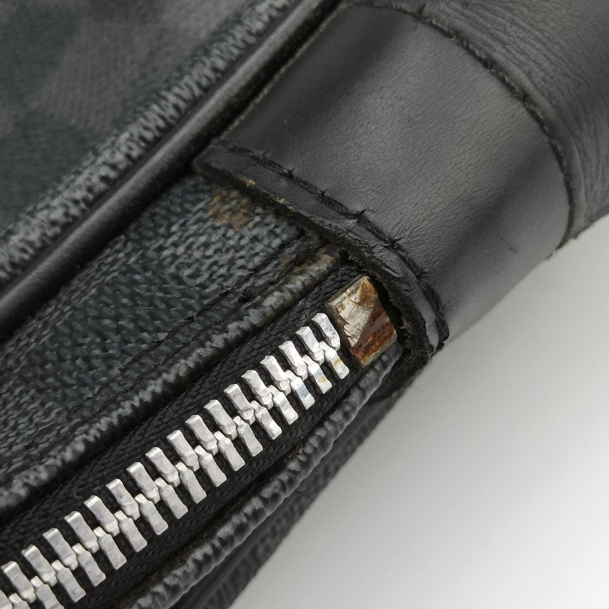 Pre-owned Louis Vuitton Porte Documents Voyage Noir Damier Graphite N41125 handbag | stylenewstar
