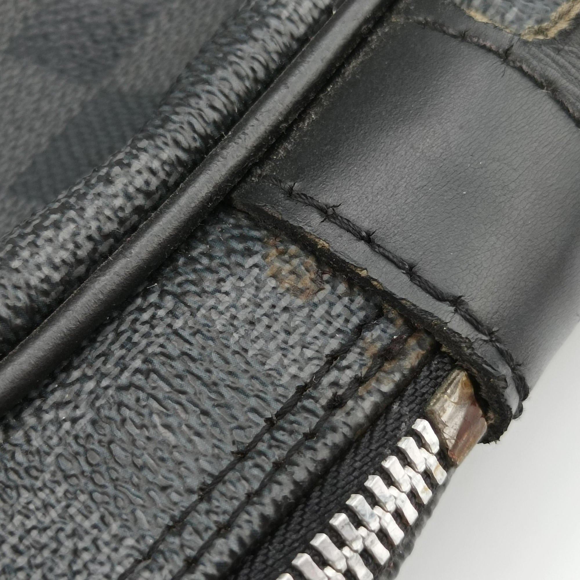 Pre-owned Louis Vuitton Porte Documents Voyage Noir Damier Graphite N41125 handbag | stylenewstar