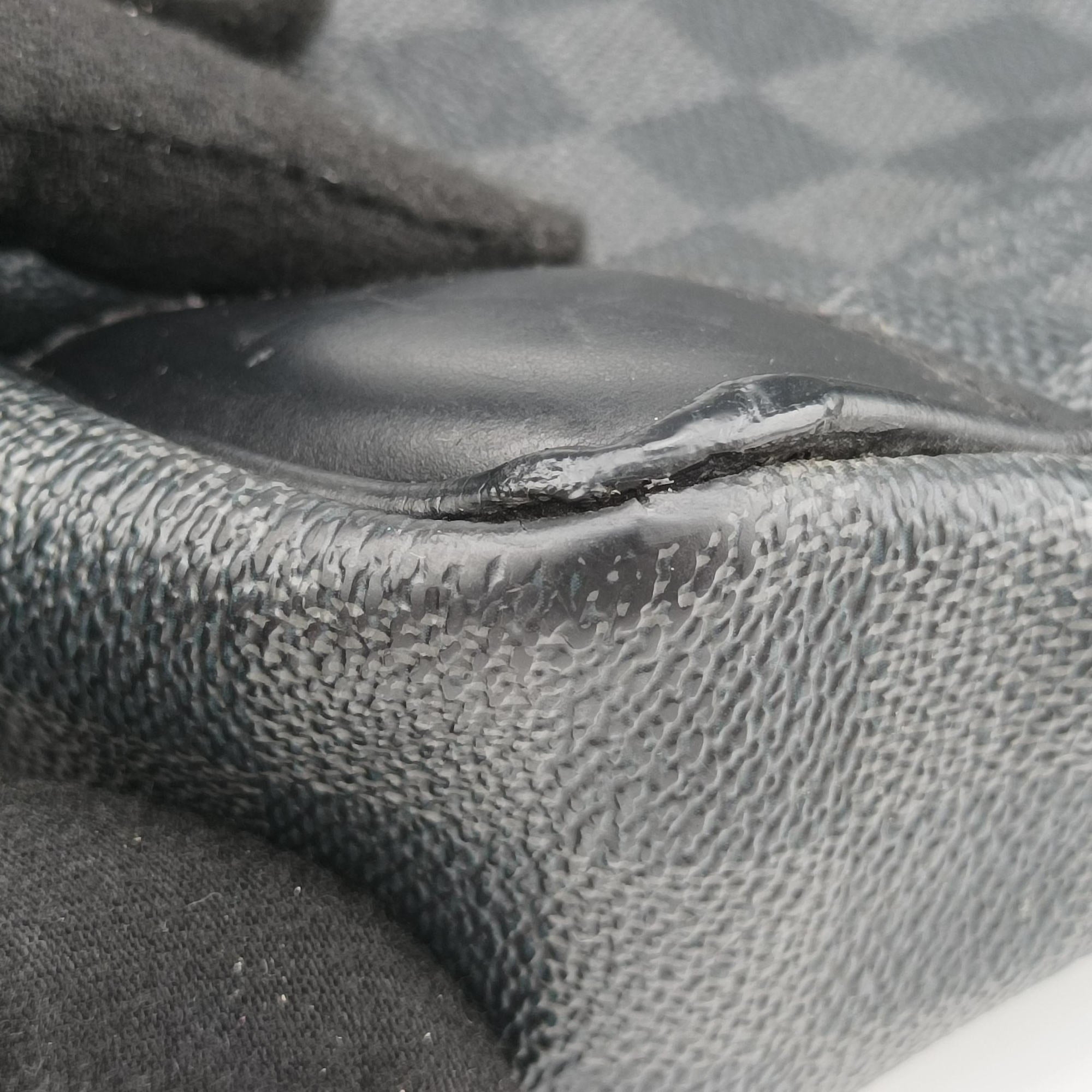 Pre-owned Louis Vuitton Porte Documents Voyage Noir Damier Graphite N41125 handbag | stylenewstar