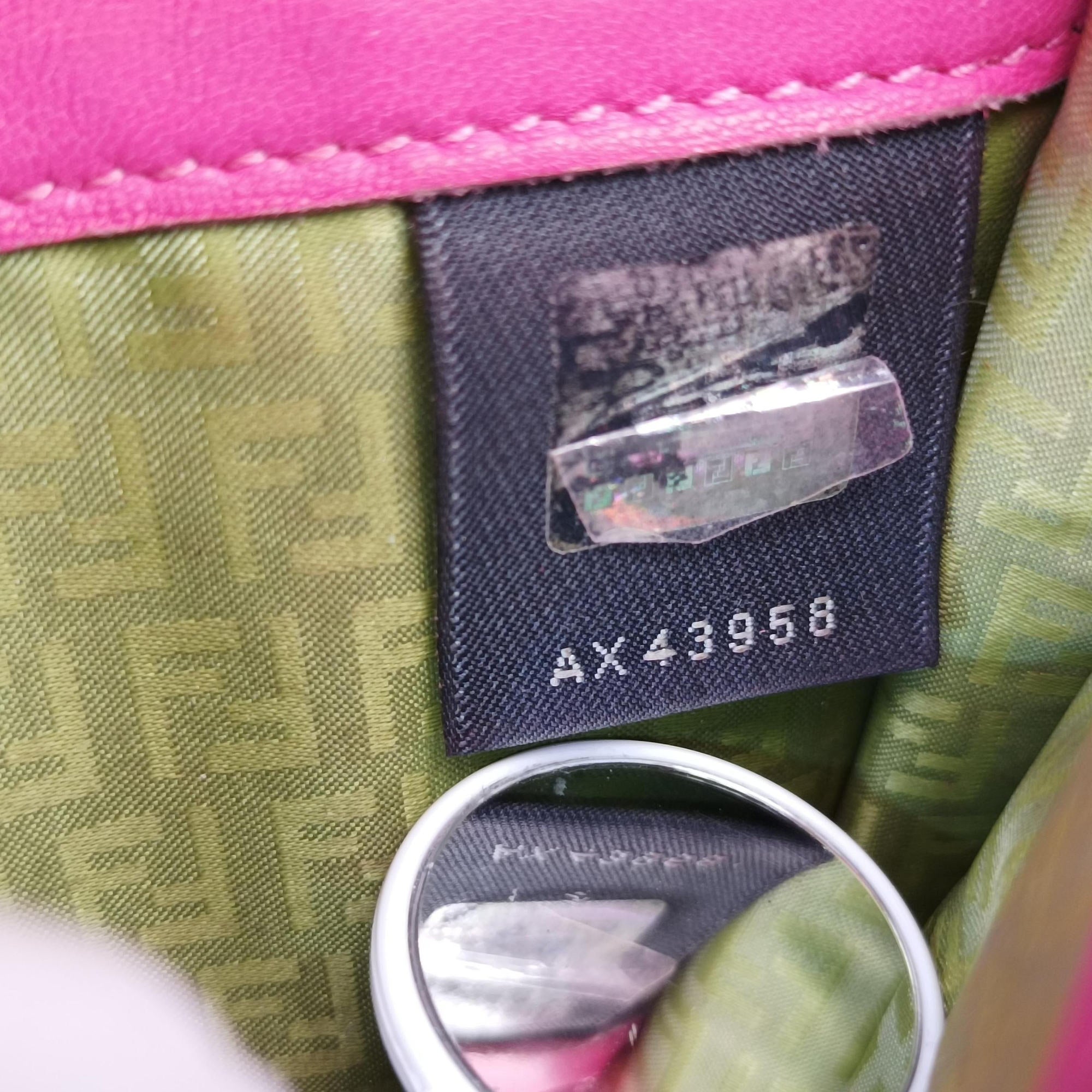 Pre-owned Fendi Logo Embossed Rose Leather 8M0219 shoulderbag | stylenewstar