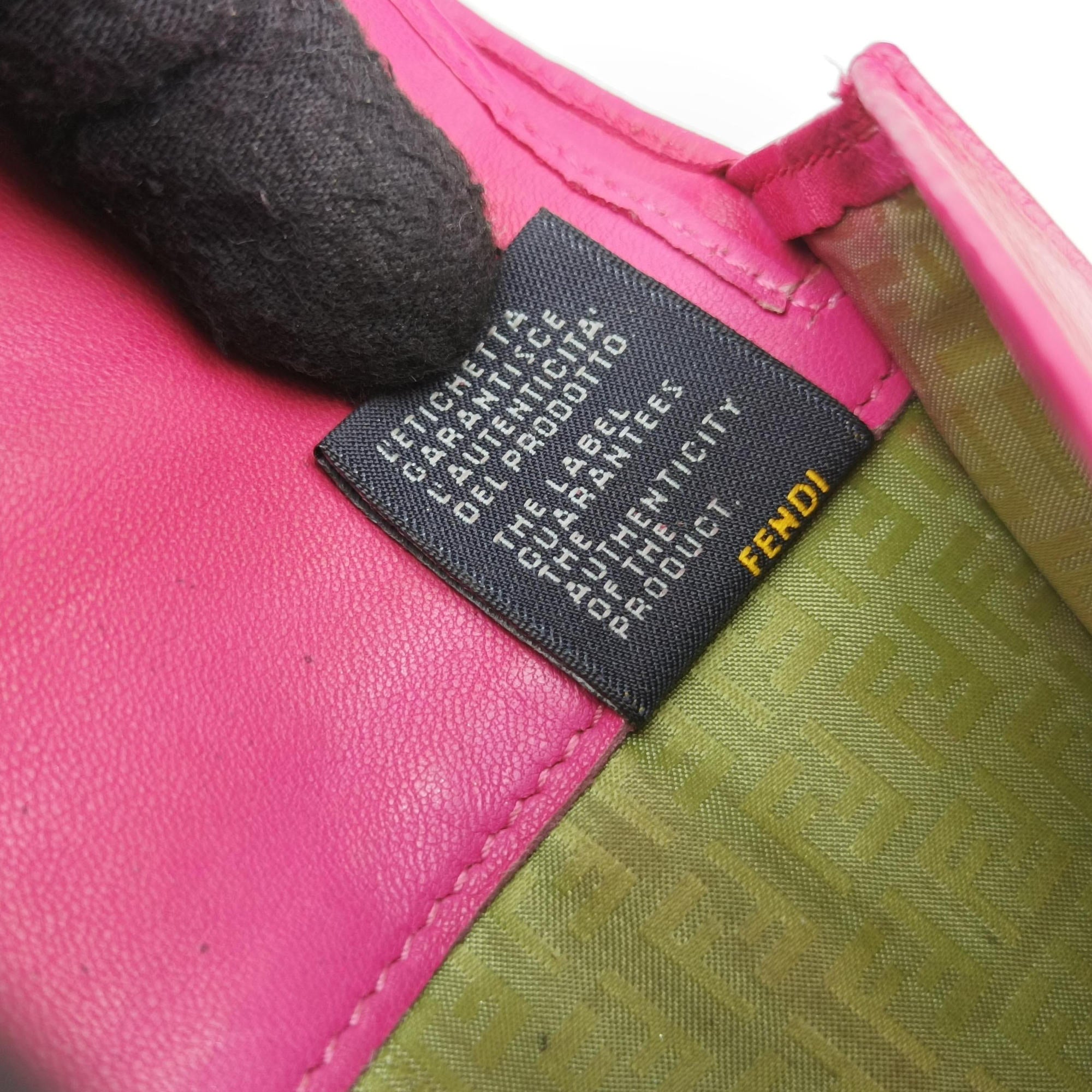 Pre-owned Fendi Logo Embossed Rose Leather 8M0219 shoulderbag | stylenewstar