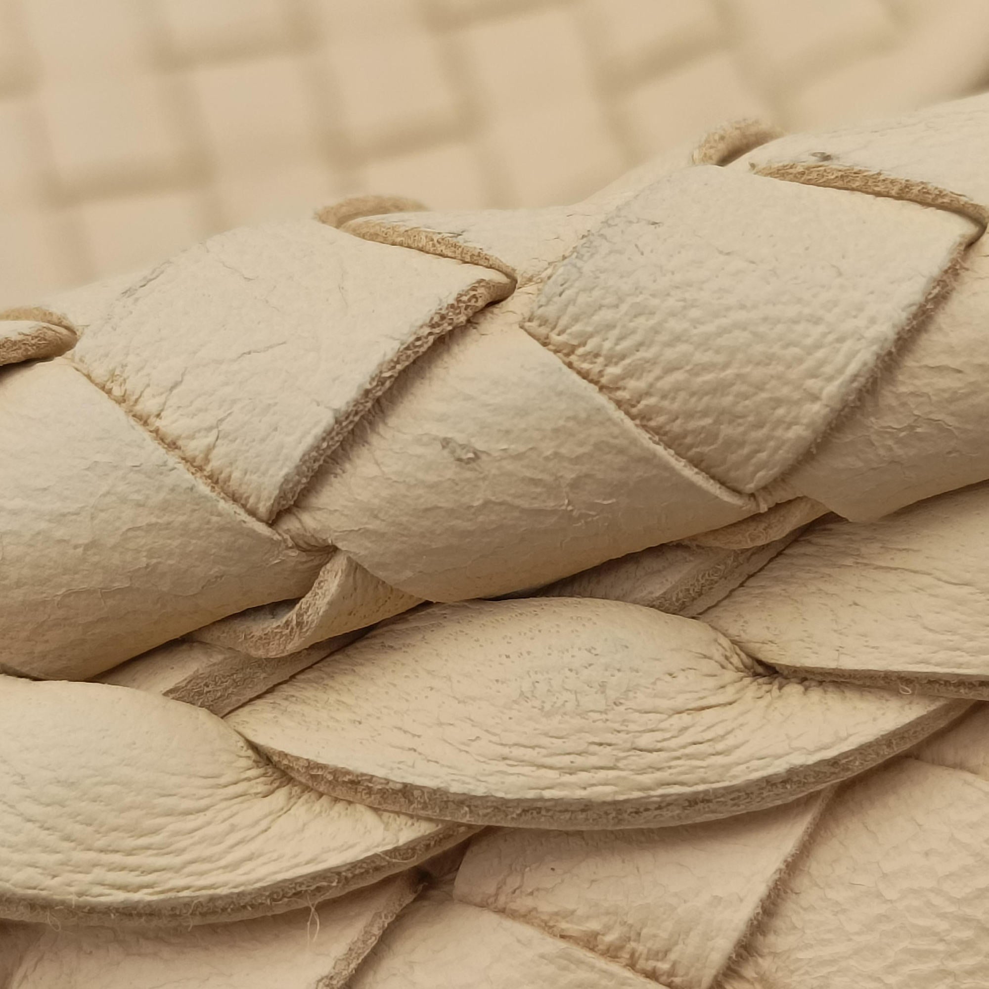 Pre-owned Bottega Veneta Intrecciato Beige lambskin  handbag | stylenewstar